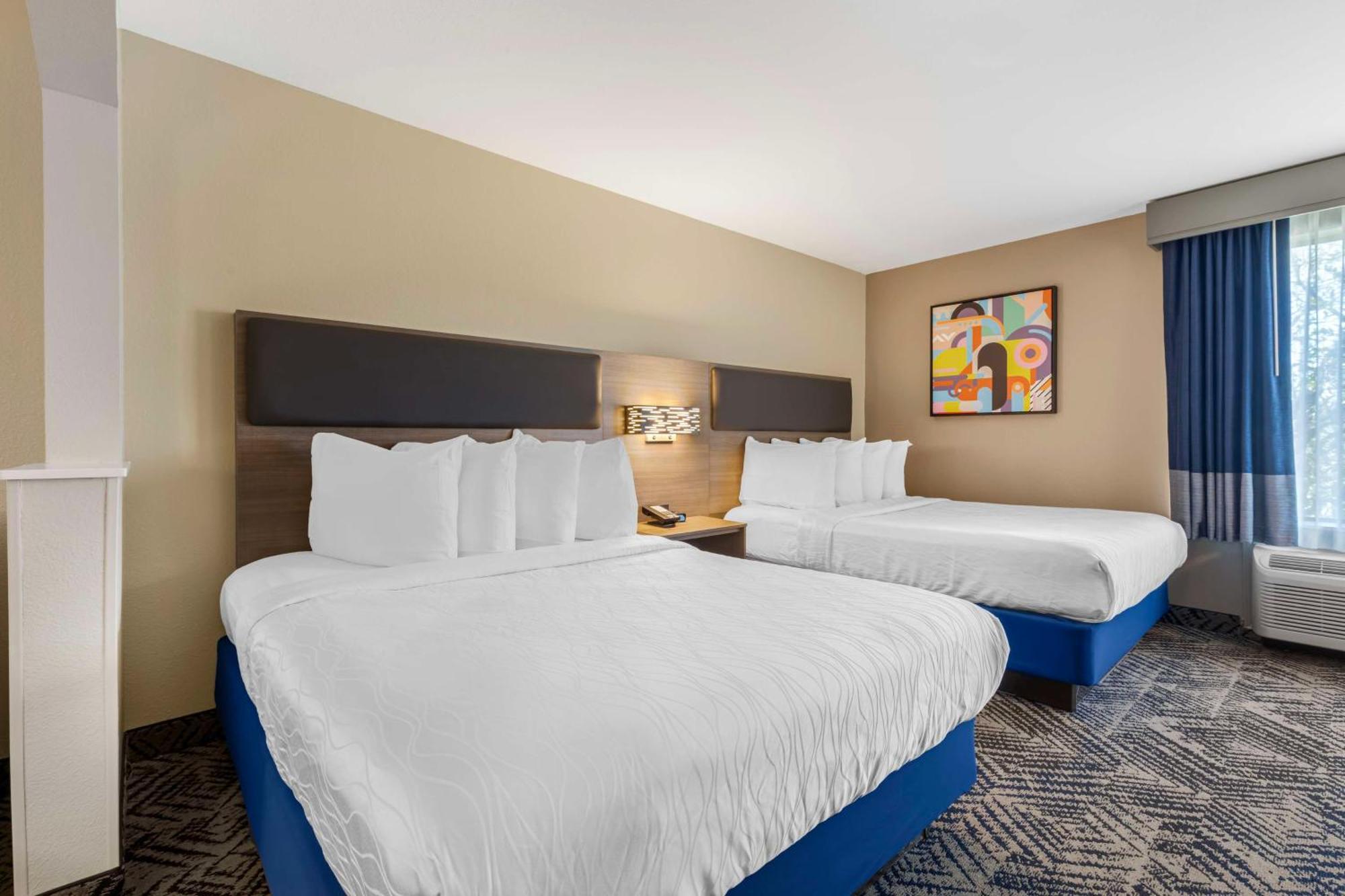 Queen Suite with Two Queen Beds and Sofa Bed - Non-Smoking