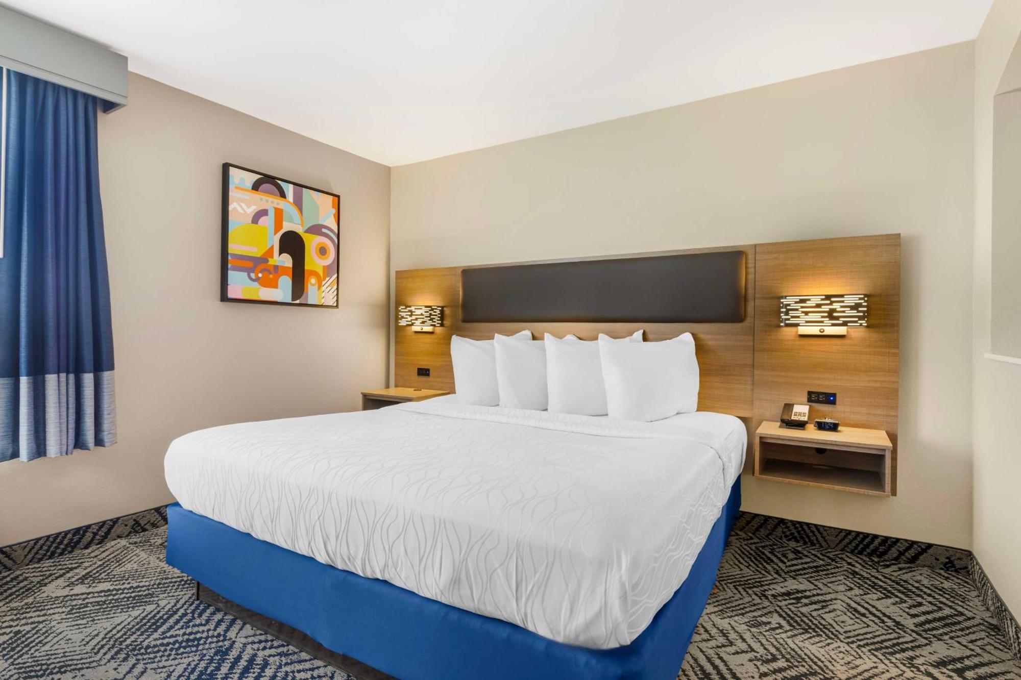 King Suite with Walk-In Shower - Disability/Non-Smoking