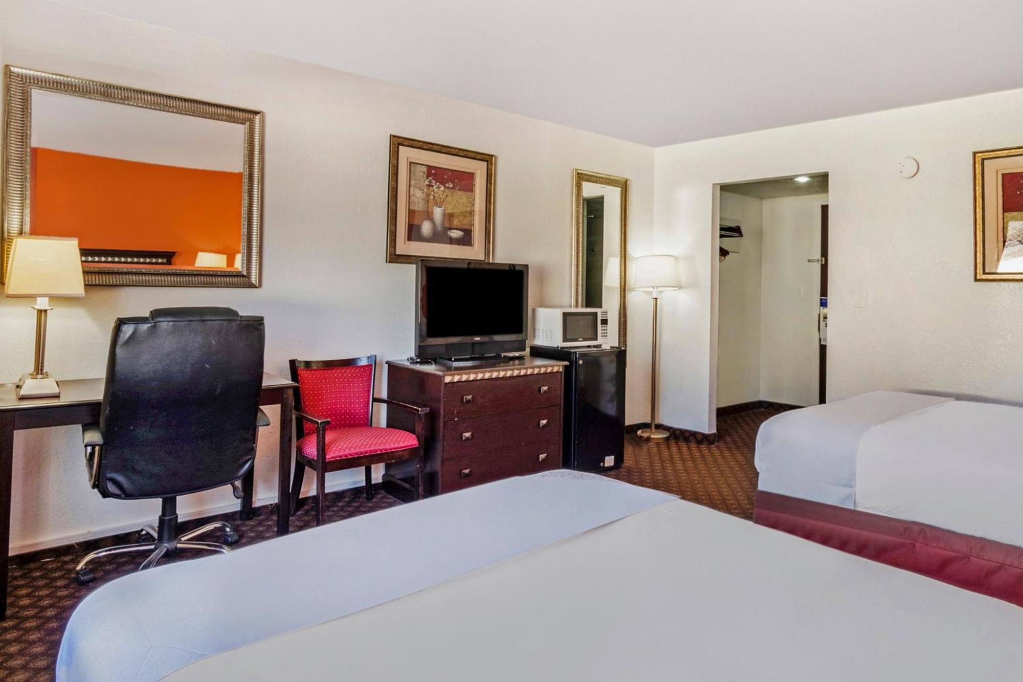 2 Full Bed Accessible