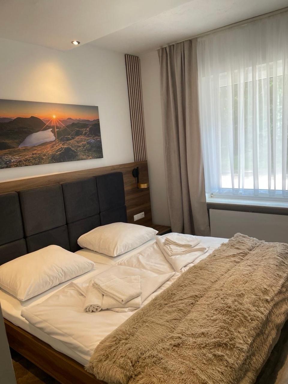 Deluxe Room,1658803122:JPEG