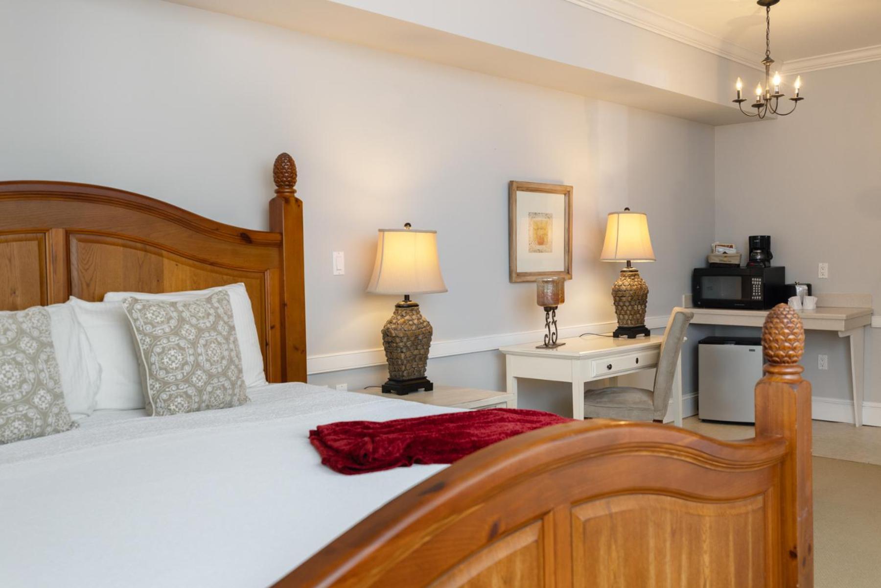 King Room with Roll-In Shower - Disability Access