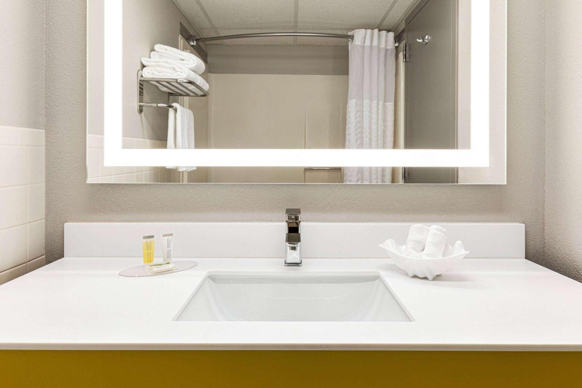 Double Room with Two Double Beds - Non-Smoking