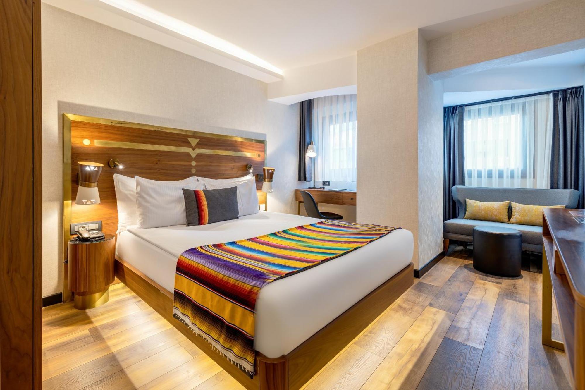 Deluxe King Room,1659508055:JPEG