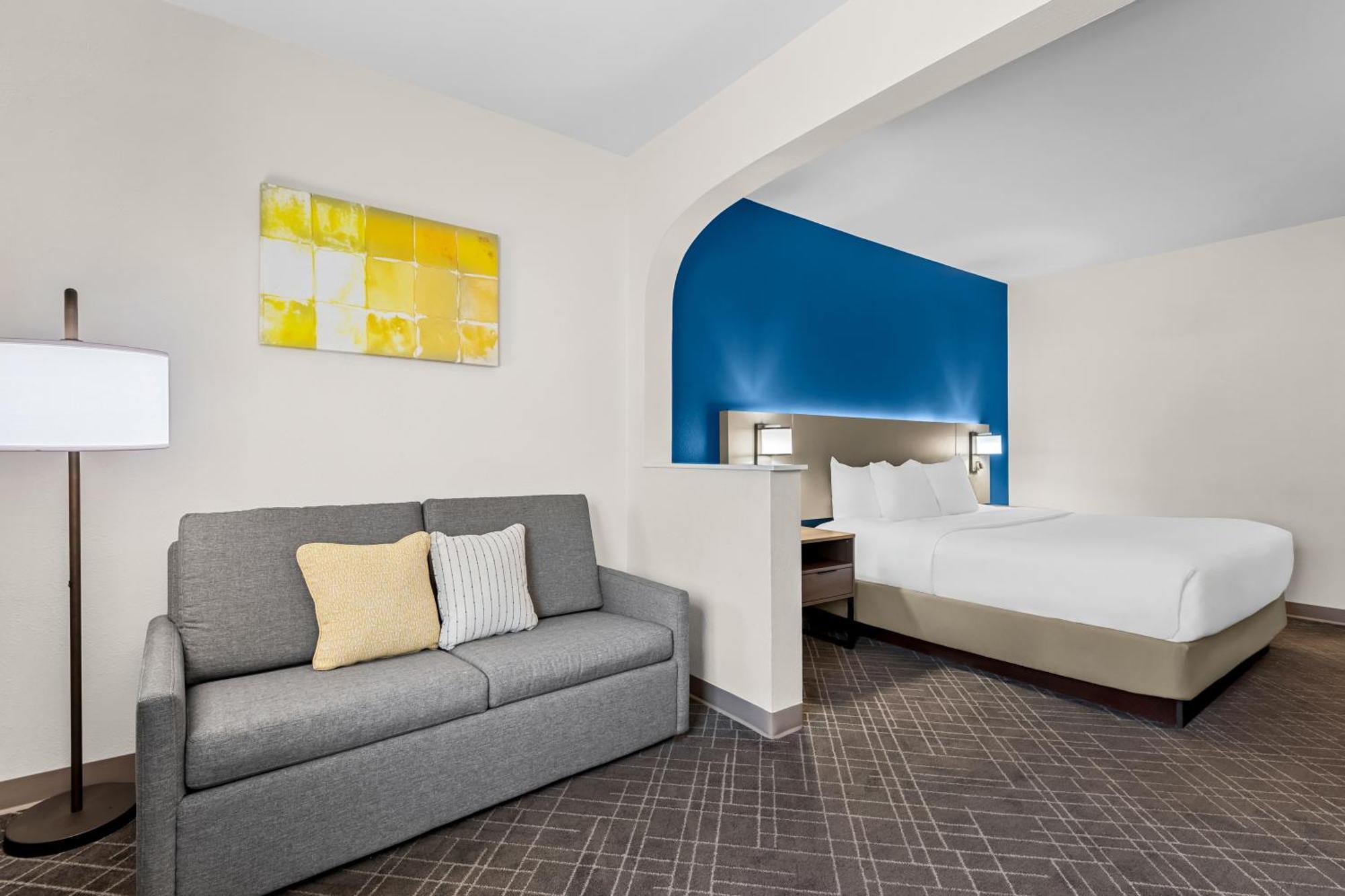 Efficiency King Suite - Accessible/Non-Smoking