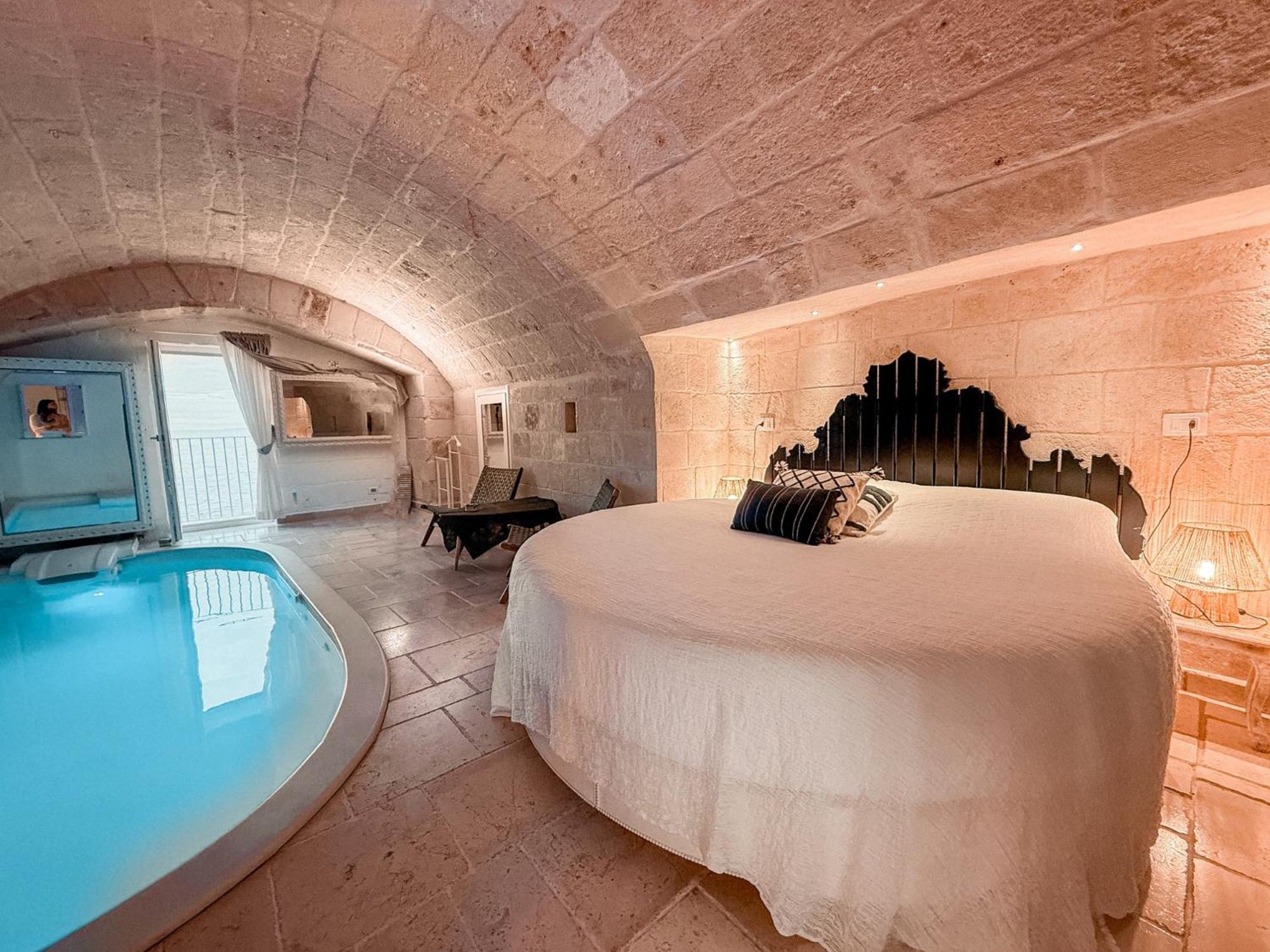 Suite di Lusso con Piscina Privata e Vista Mare