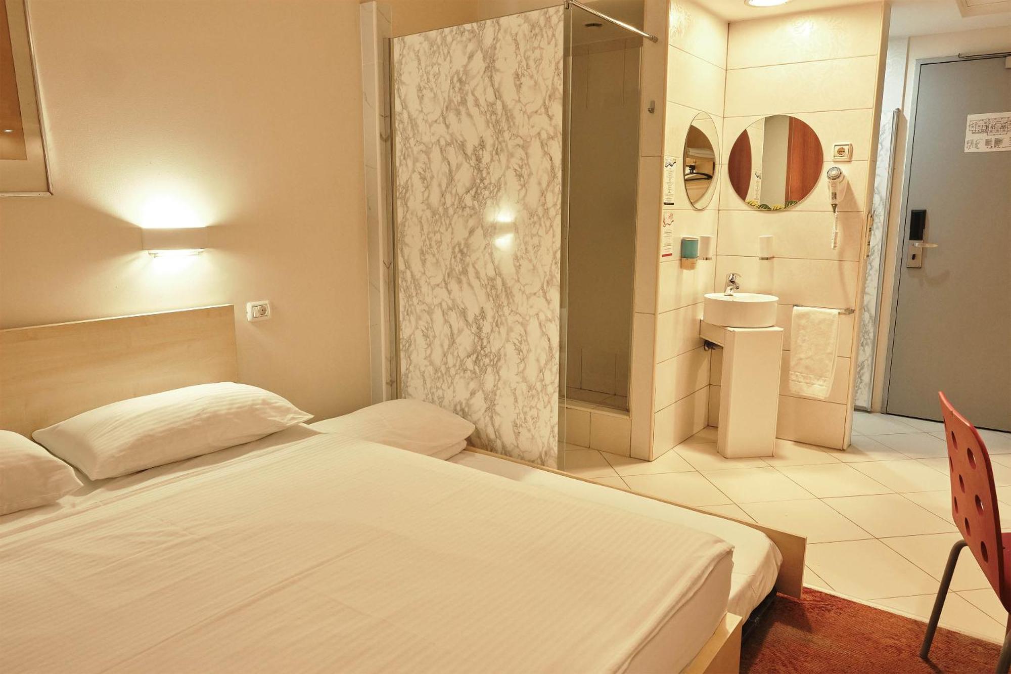 Standard Double Room with extra bed drawer type