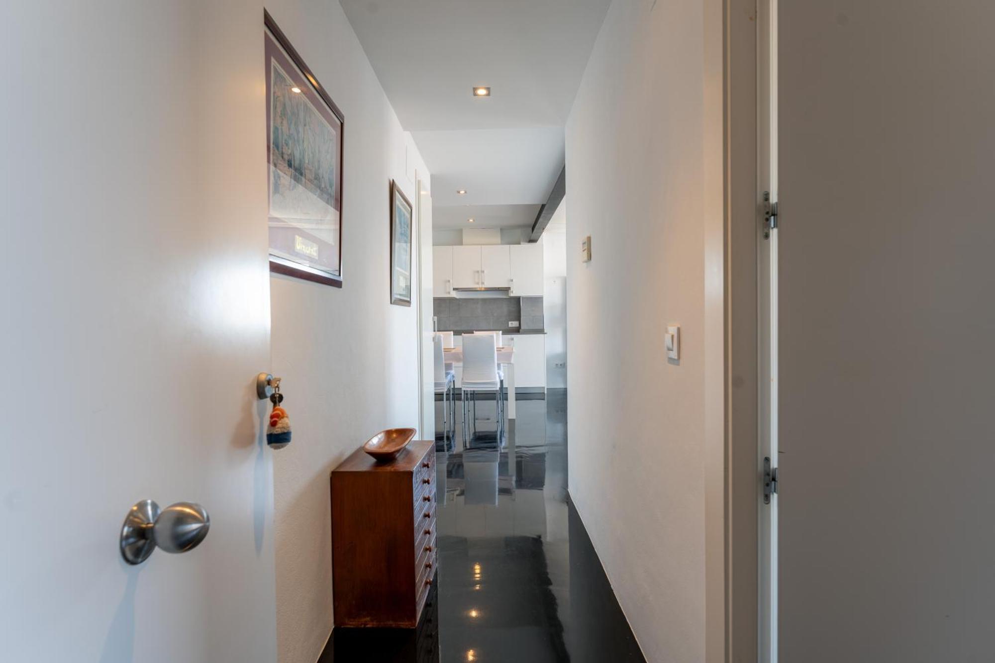 Apartamento de 2 dormitorios con balcón y vistas al mar
