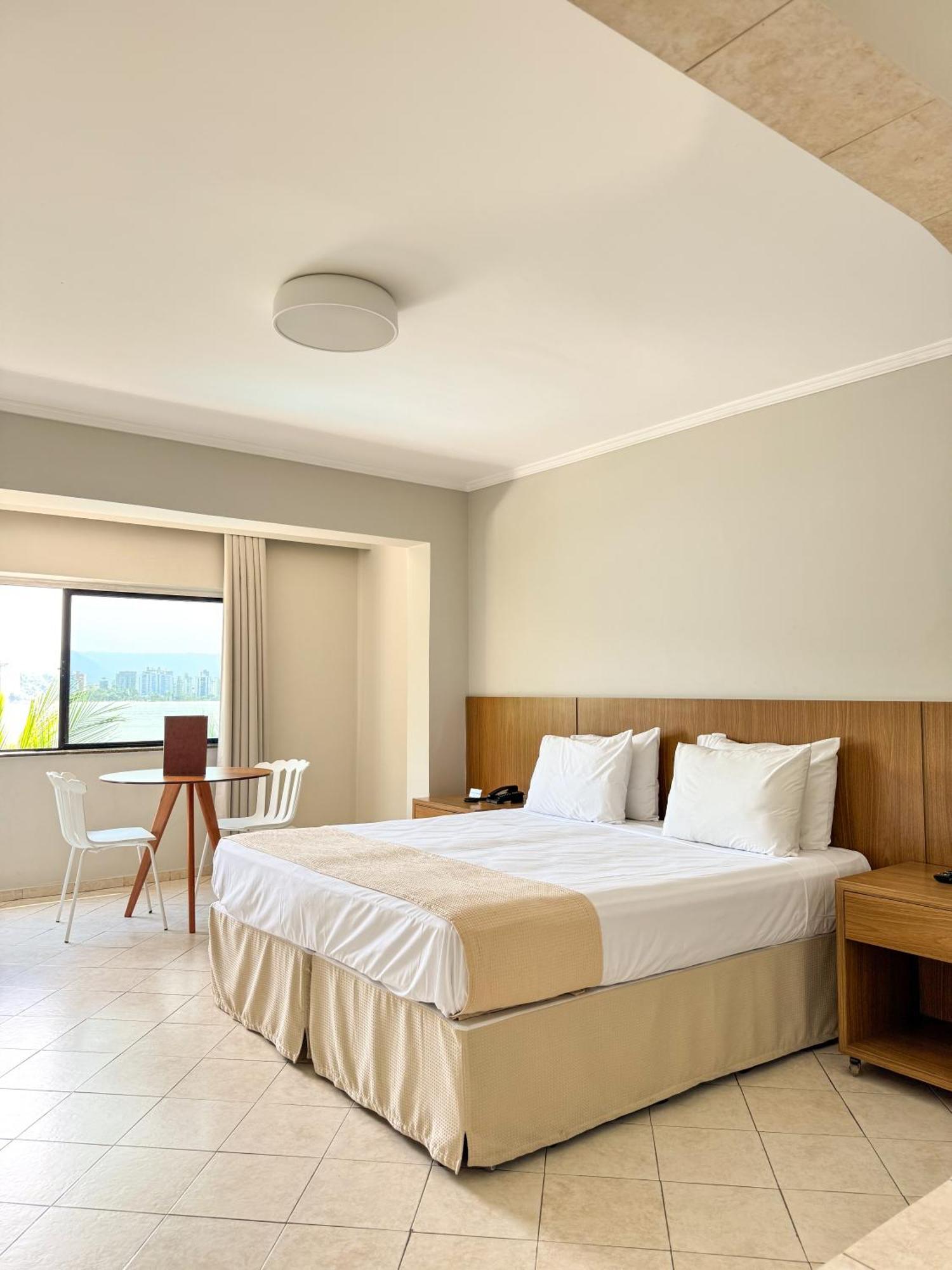 Suíte Premium com Vista do Mar e Banheira de Hidromassagem