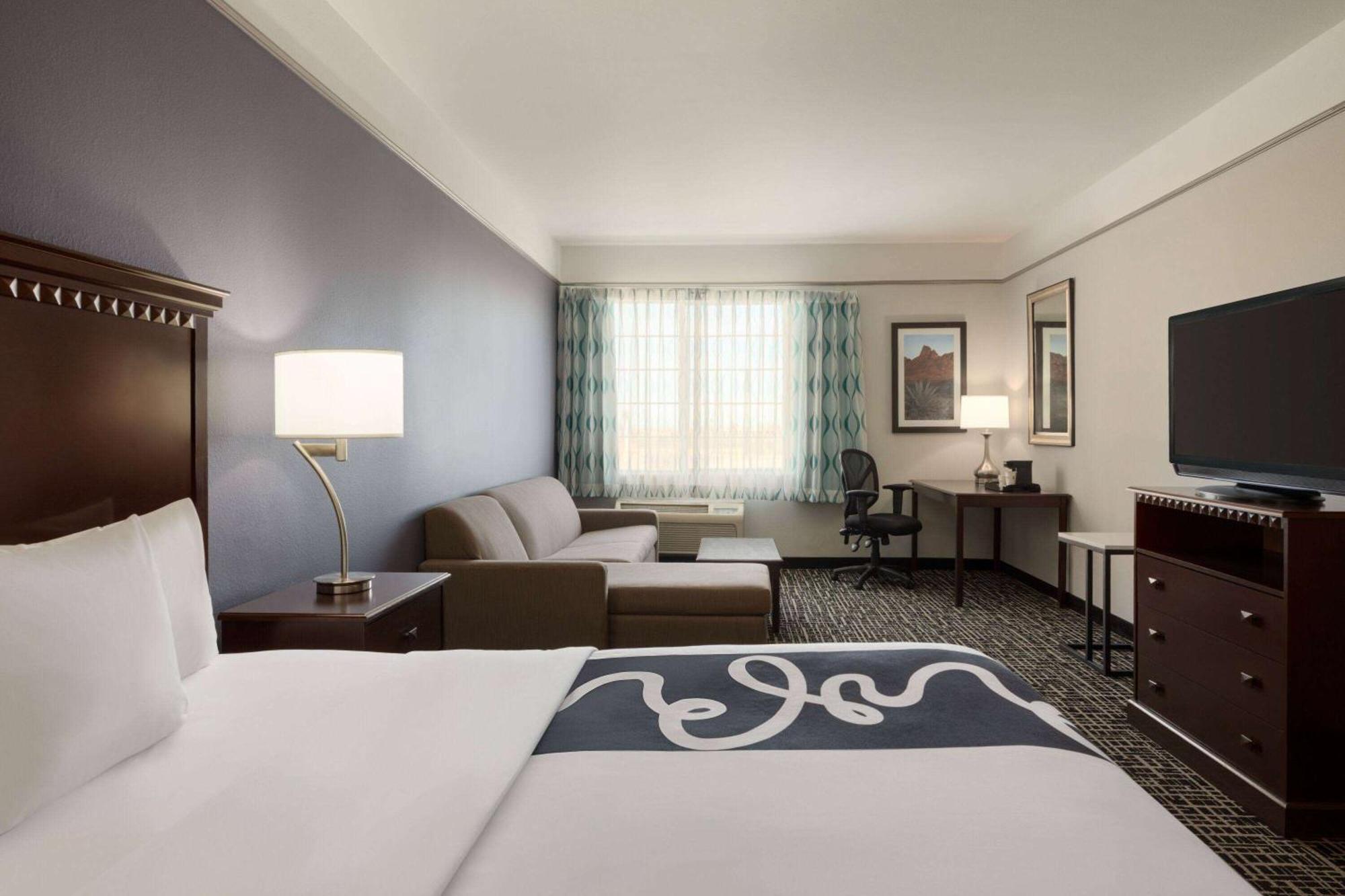 Executive King Suite - Mobility/Hearing Accessible - Non-Smoking