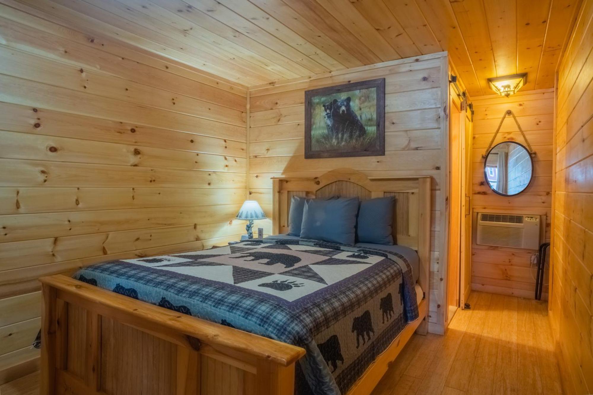 Superior Queen Room - One Queen Bed,1662427318:JPEG