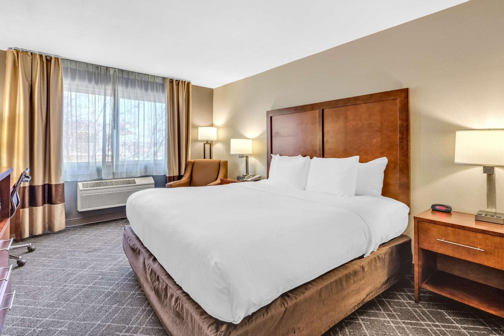 King Suite - Accessible/Non-Smoking