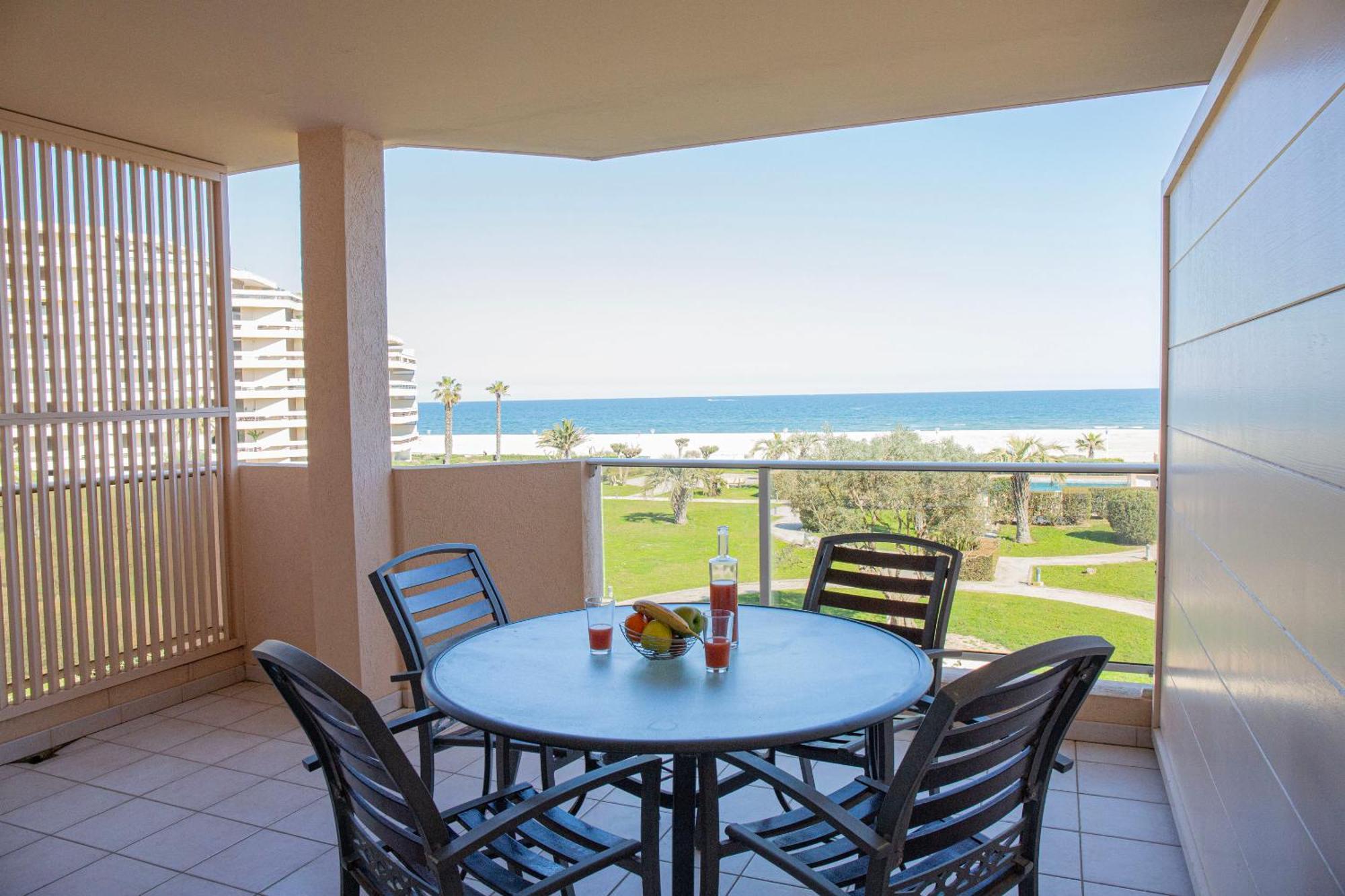 One-Bedroom Apartment with Sea View (4 Persons)