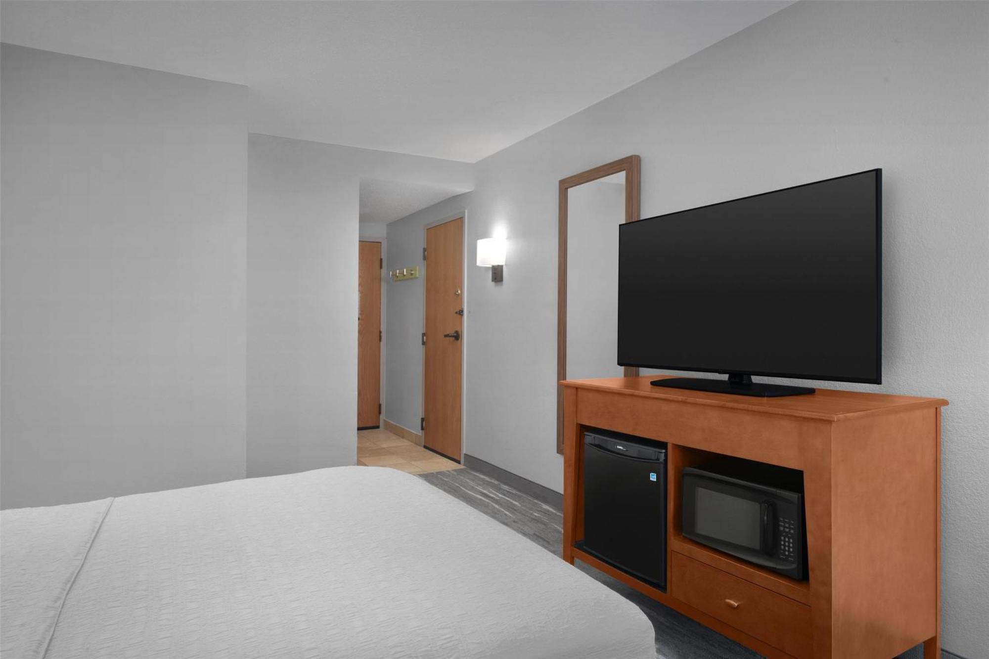 Queen Room with Bath Tub - Disability Access/Non-Smoking