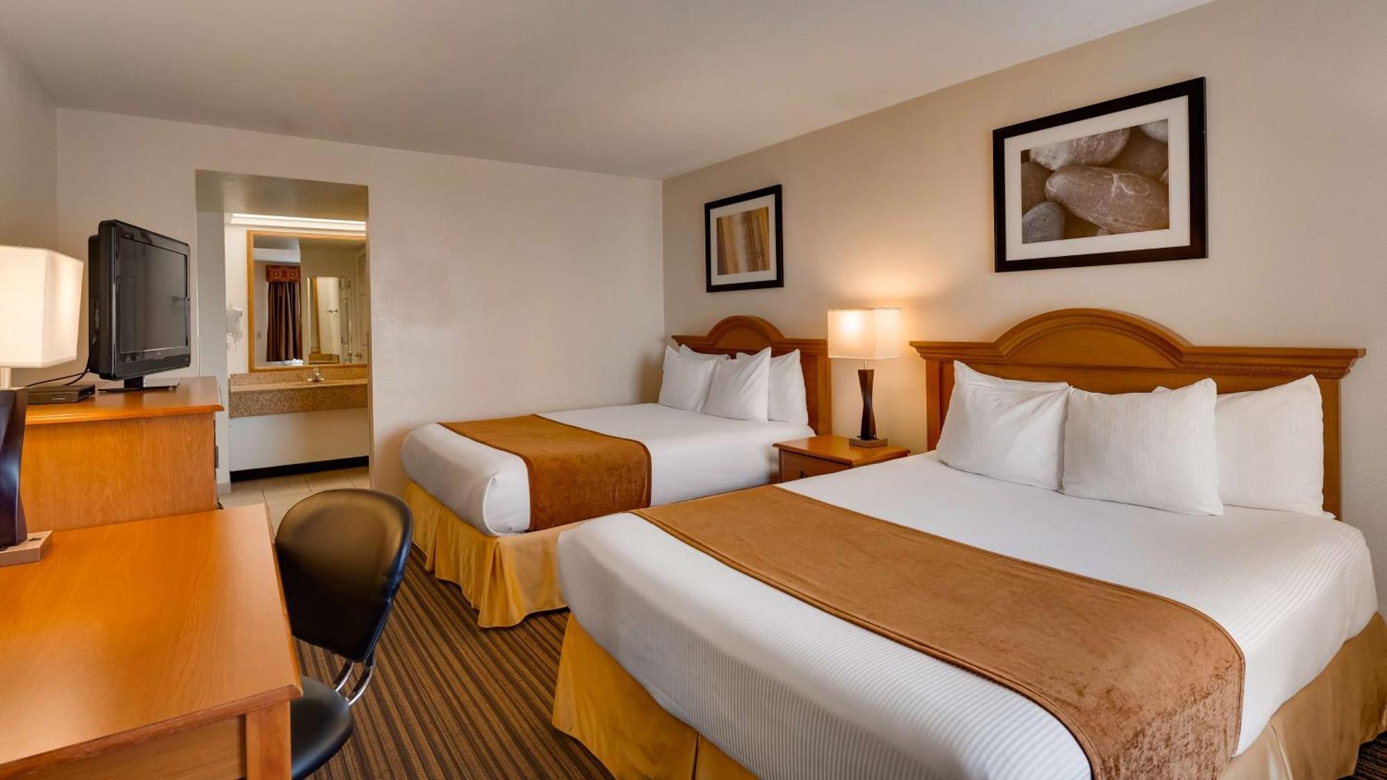 Queen Room with Two Queen Beds - Non-Smoking