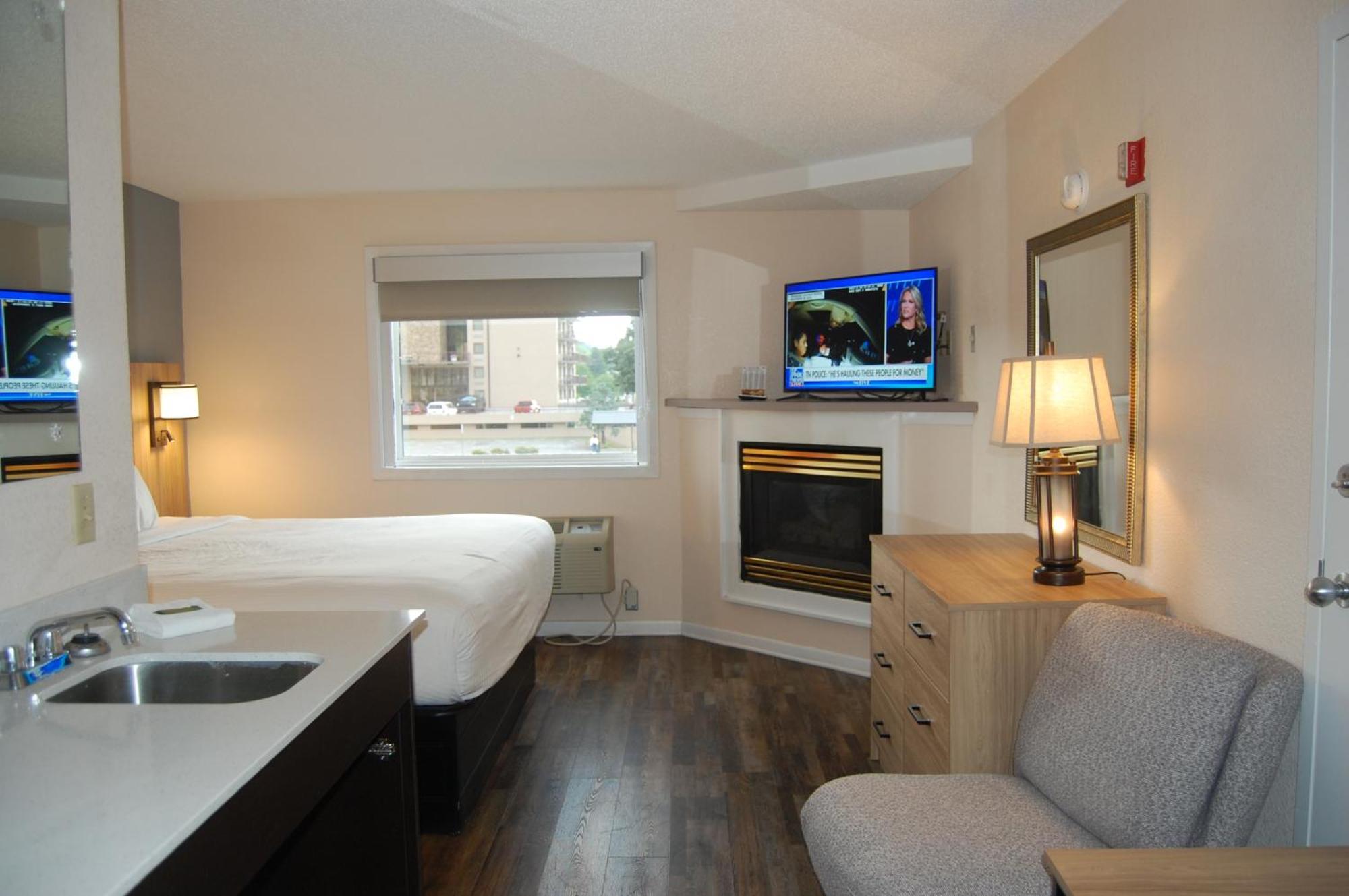 Suite with King Bed, Fireplace,1666030670:JPEG