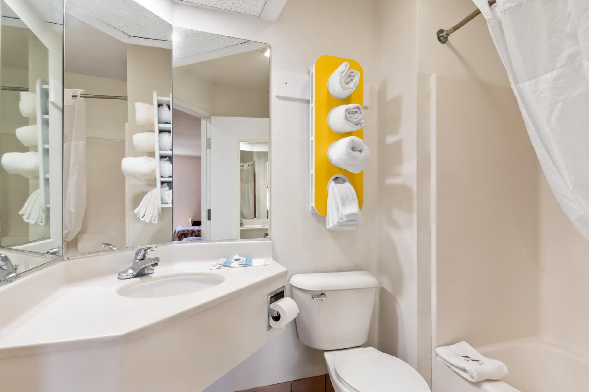 King Suite with Spa Bath - Non-Smoking