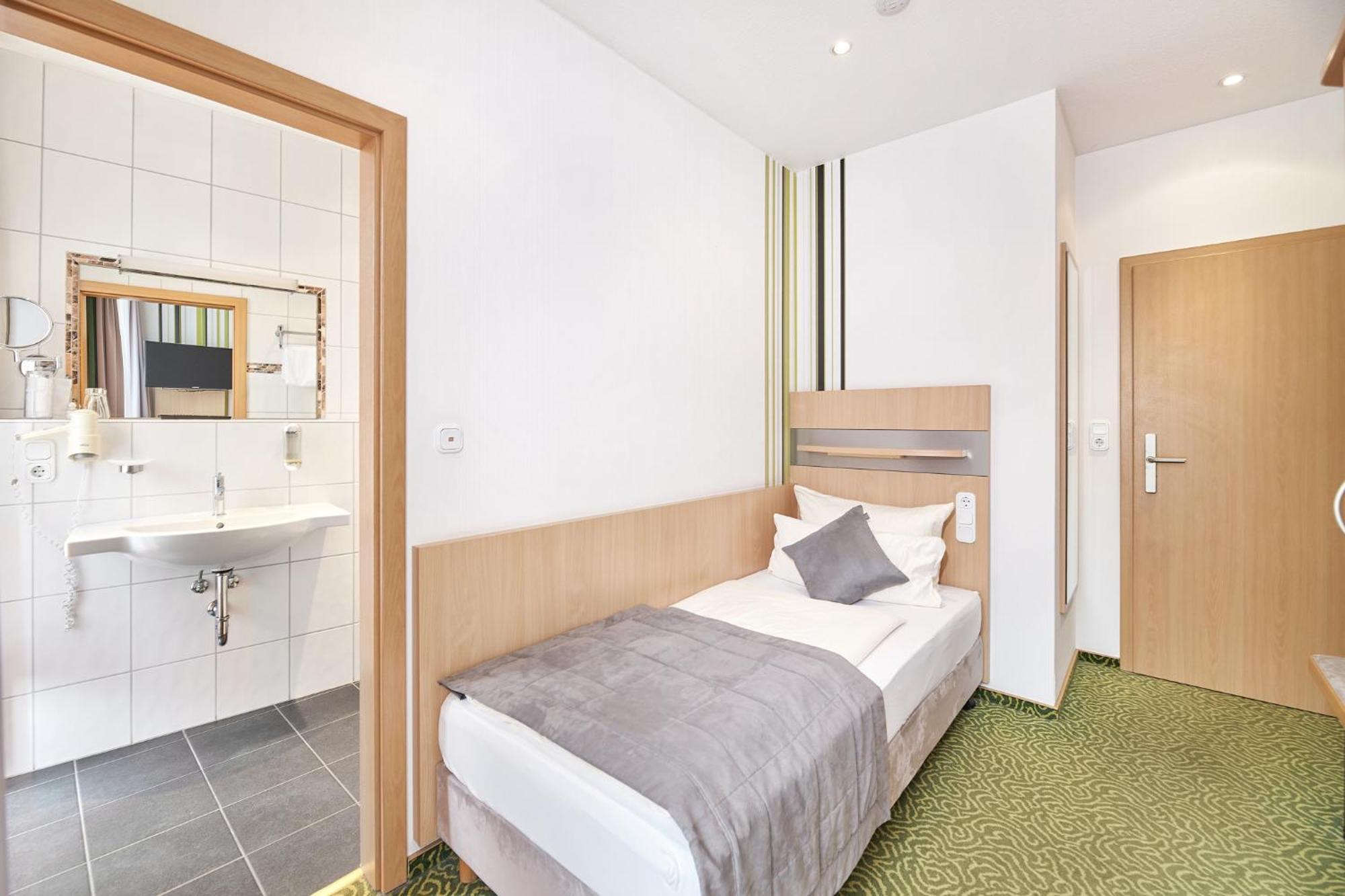 Single Room,1667426093:JPEG