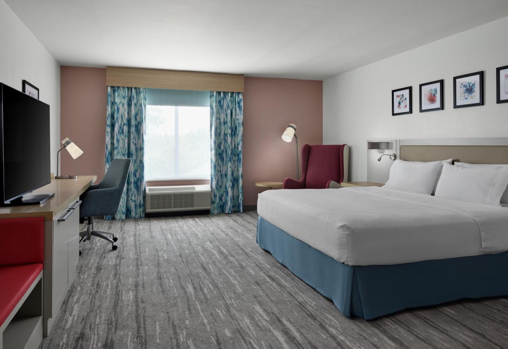 King Room with Bath Tub - Mobility and Hearing Access