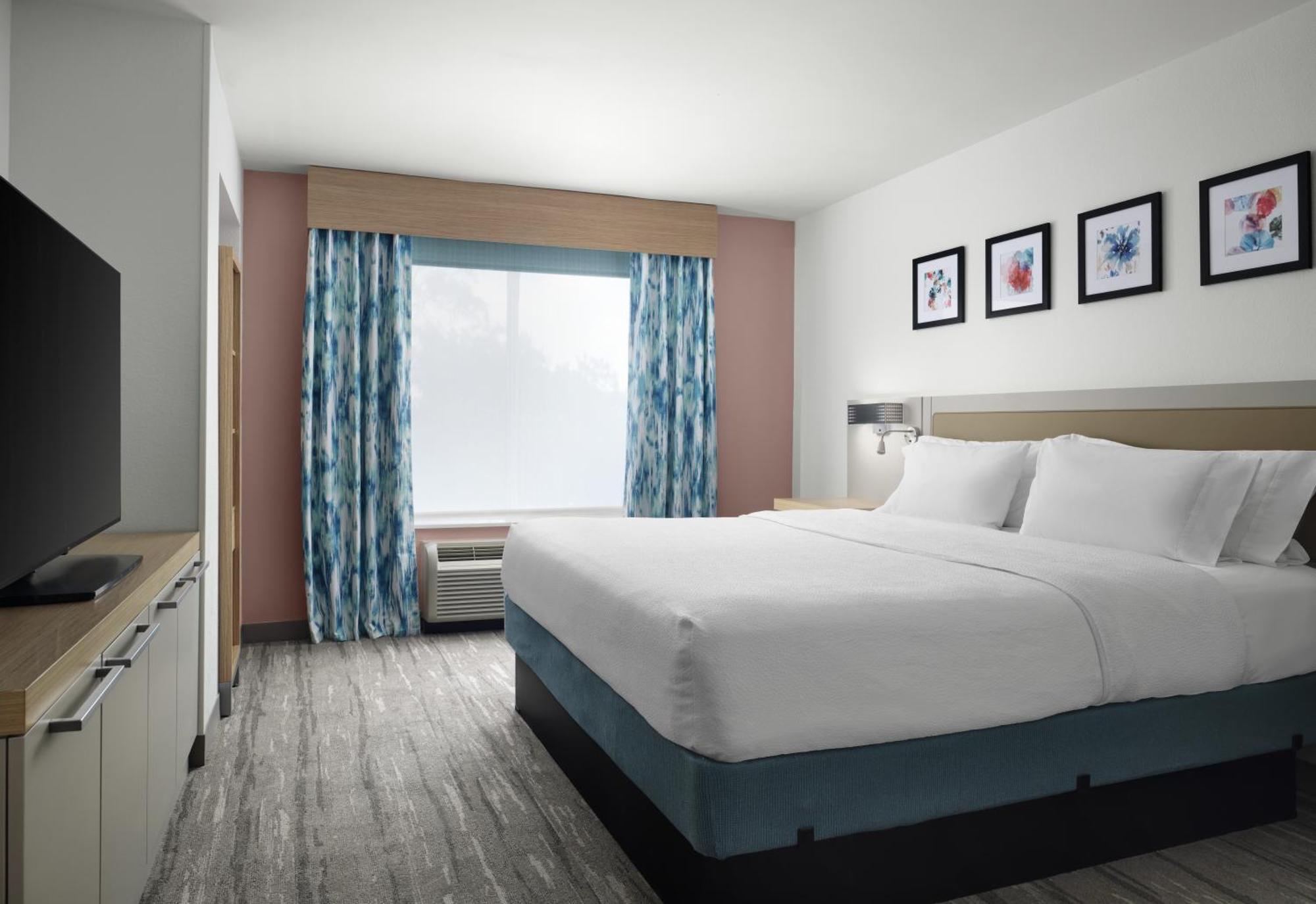 King Room - Mobility/Hearing Accessible with Tub