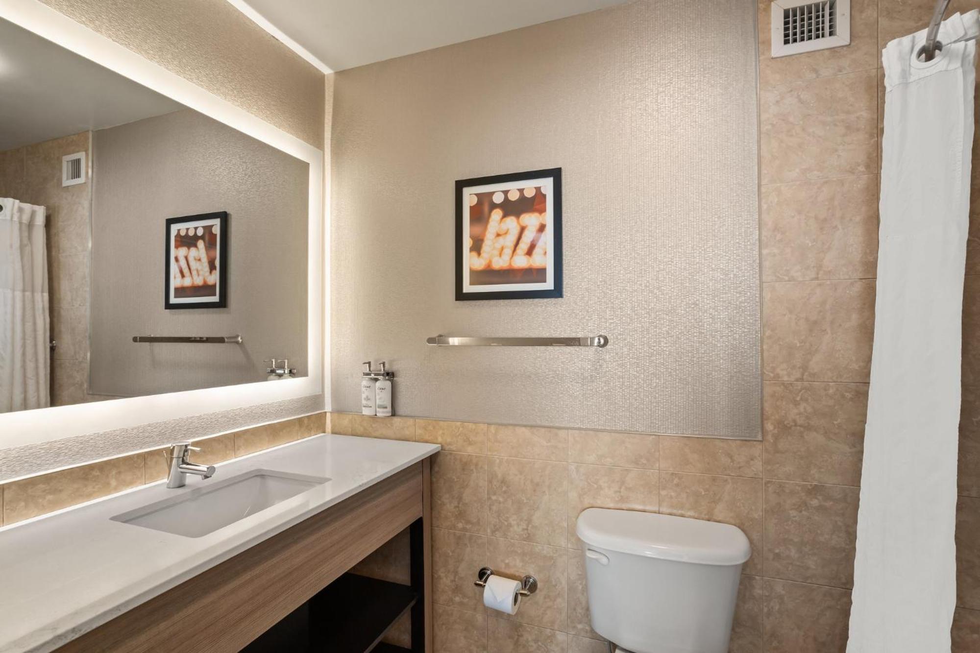 Executive Suite - Non-Smoking