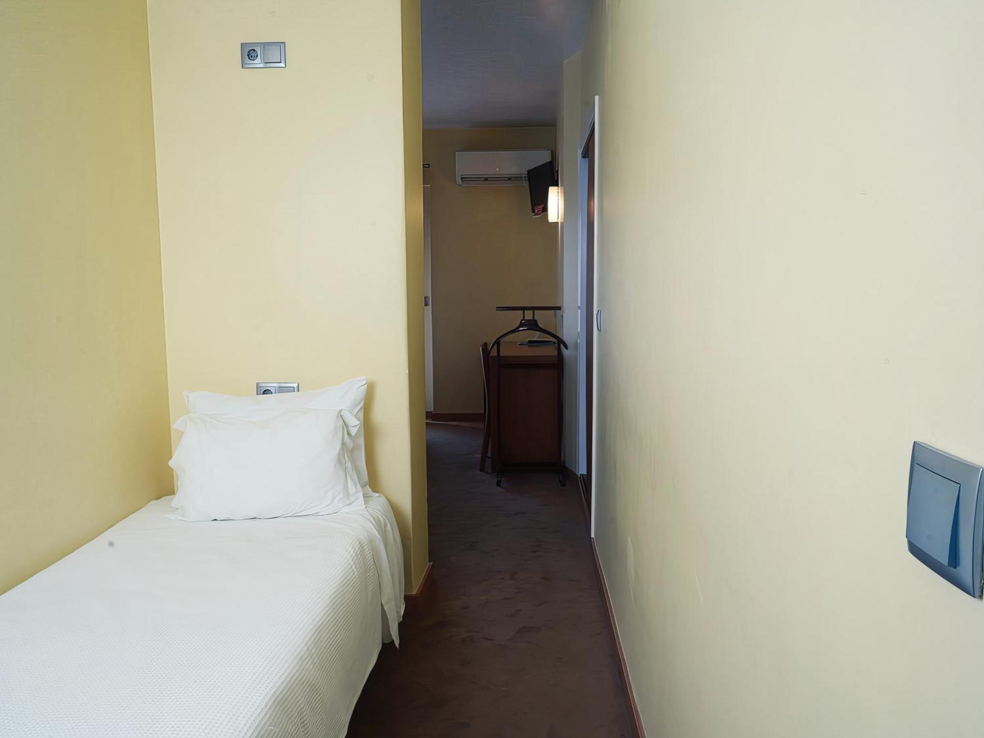 Family Room,1668078326:JPEG