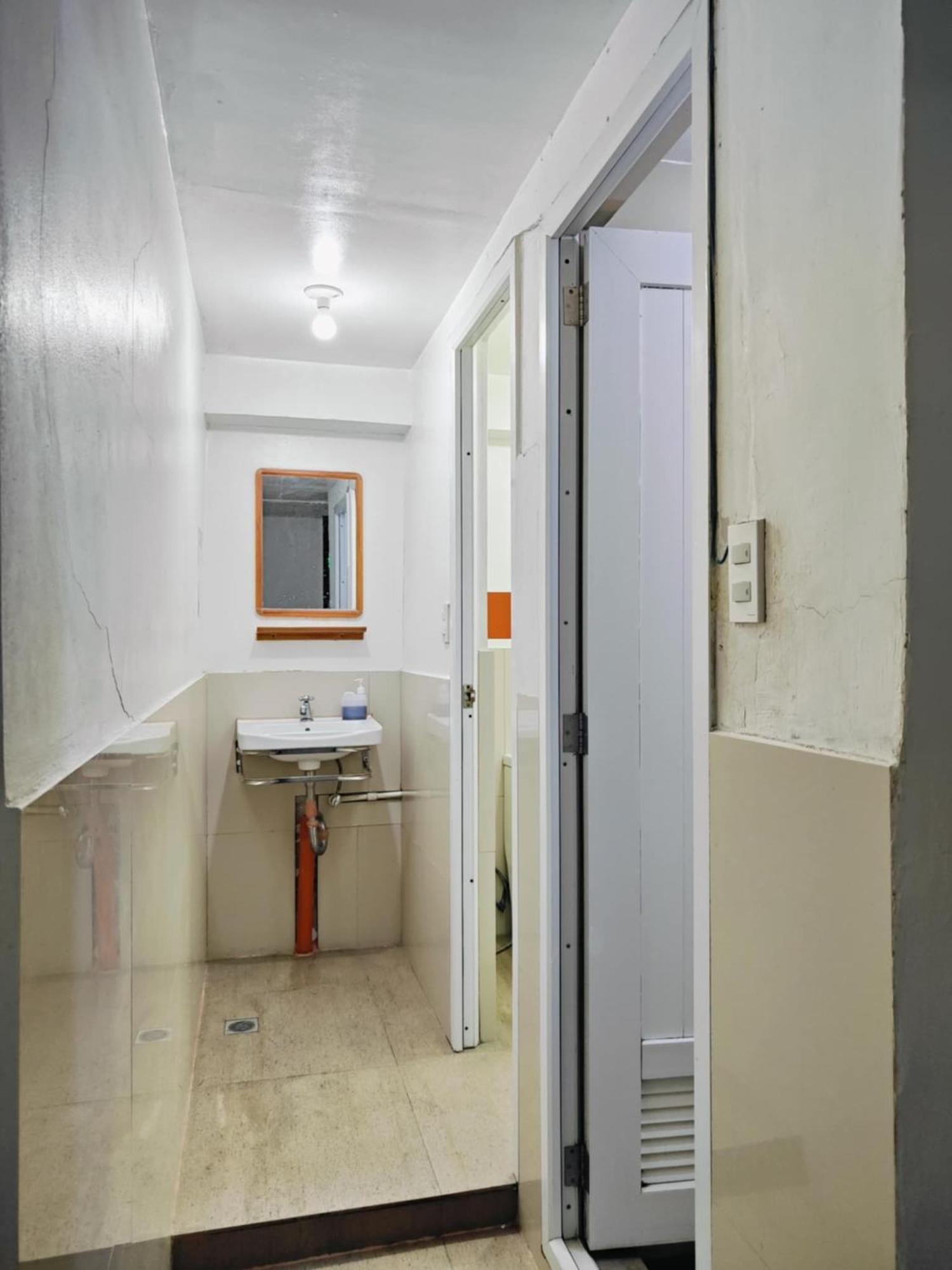 Chambre Familiale avec Ventilateur et Salle de Bains Commune
