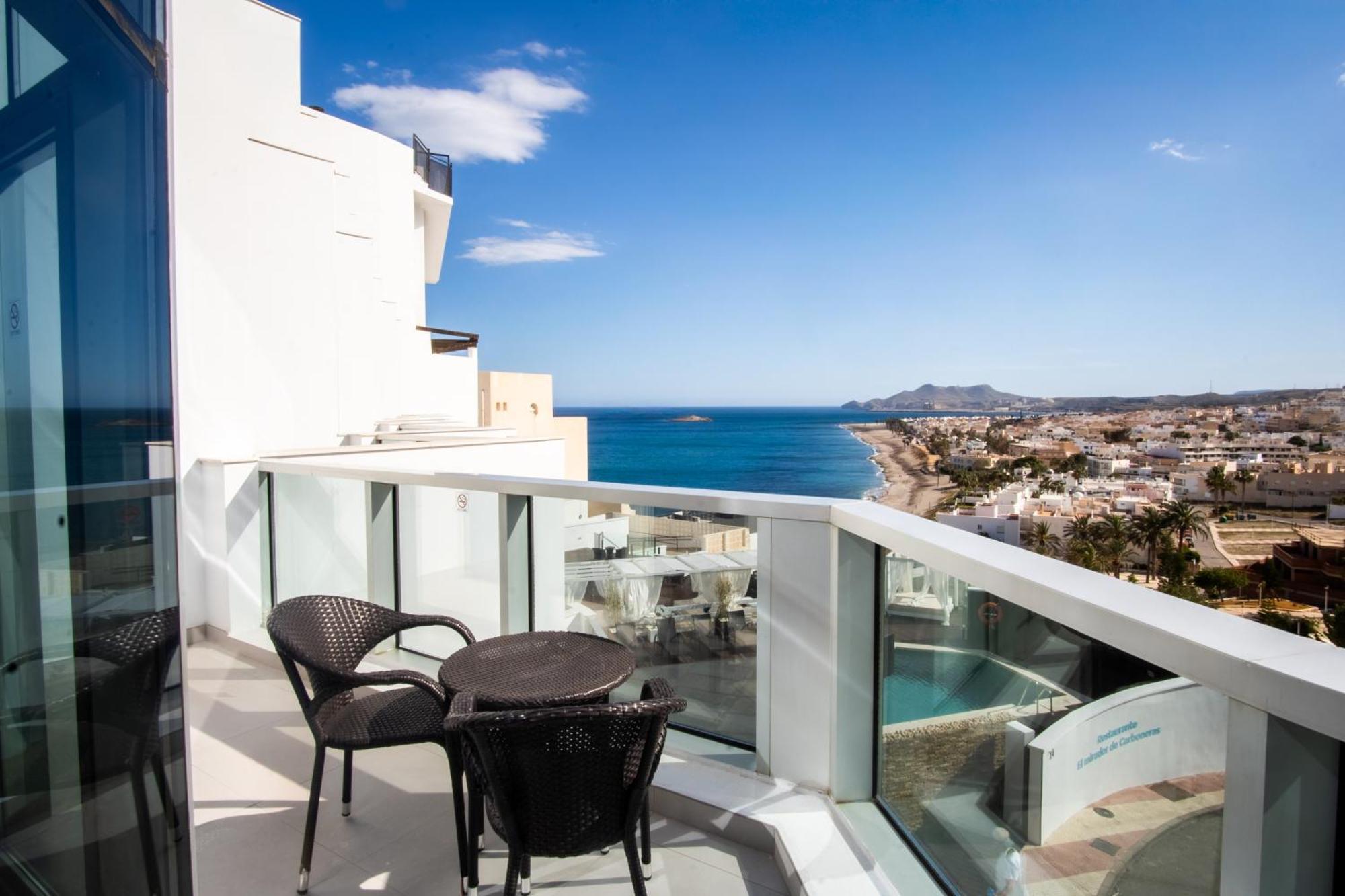 Habitación Doble con balcón y vistas al mar
