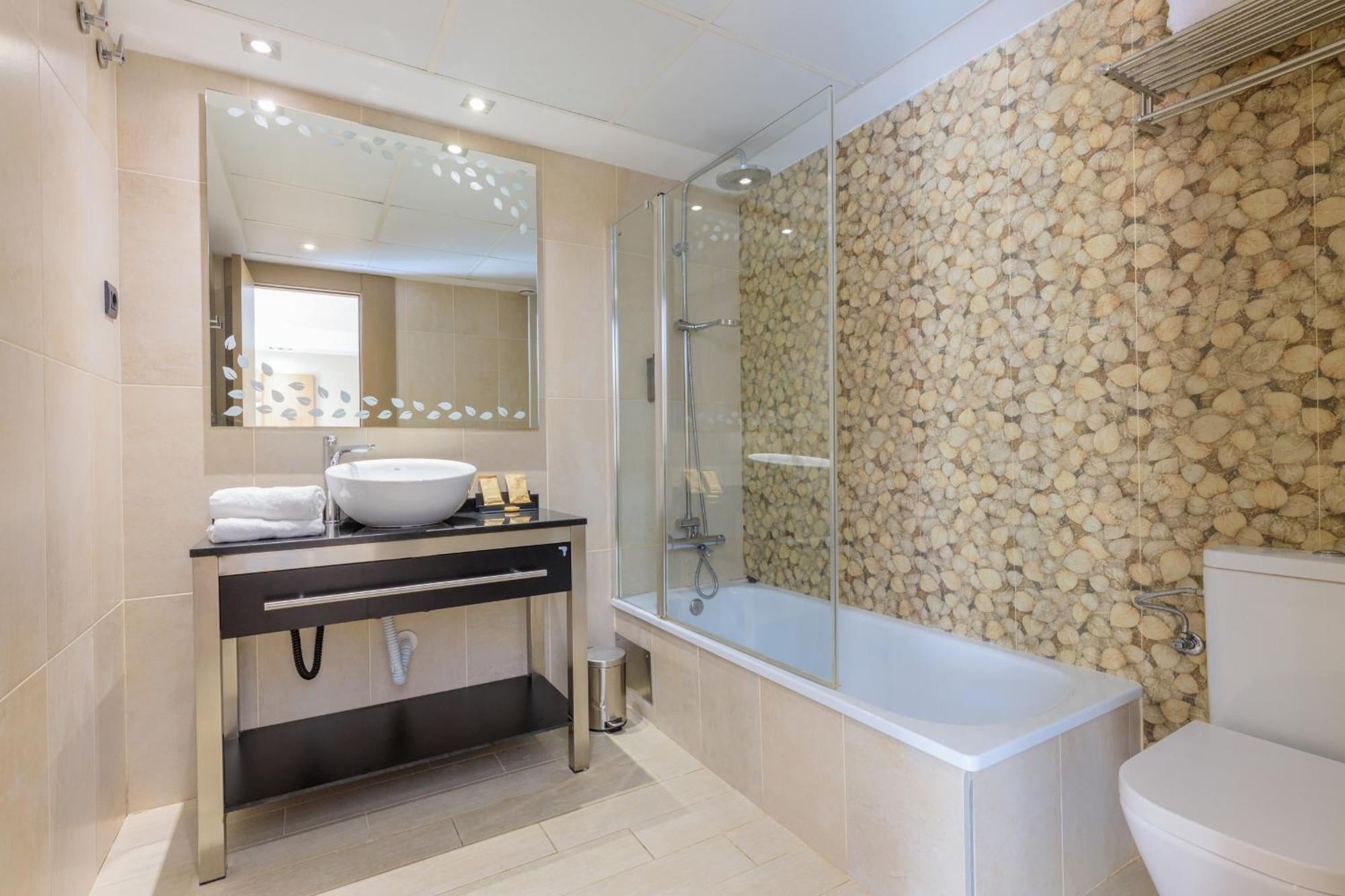 Standard Quadruple Room,1669814830:JPEG