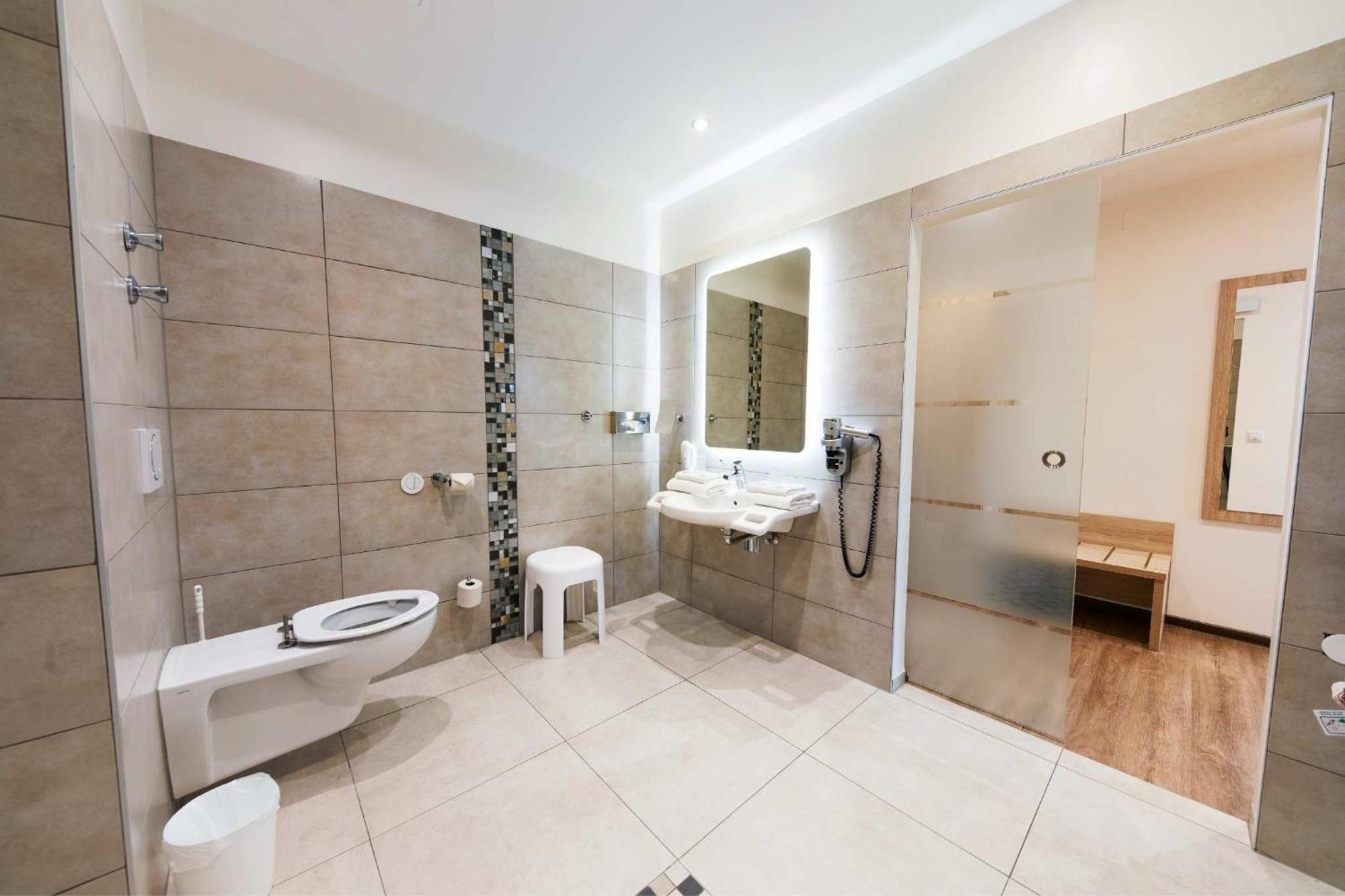 Large Double Room,1669817465:JPEG
