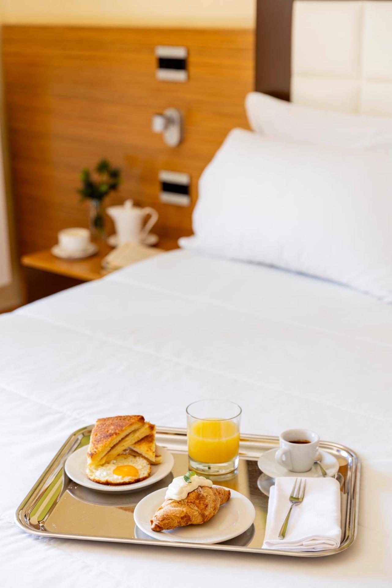 Small Double Room,1670773479:JPEG