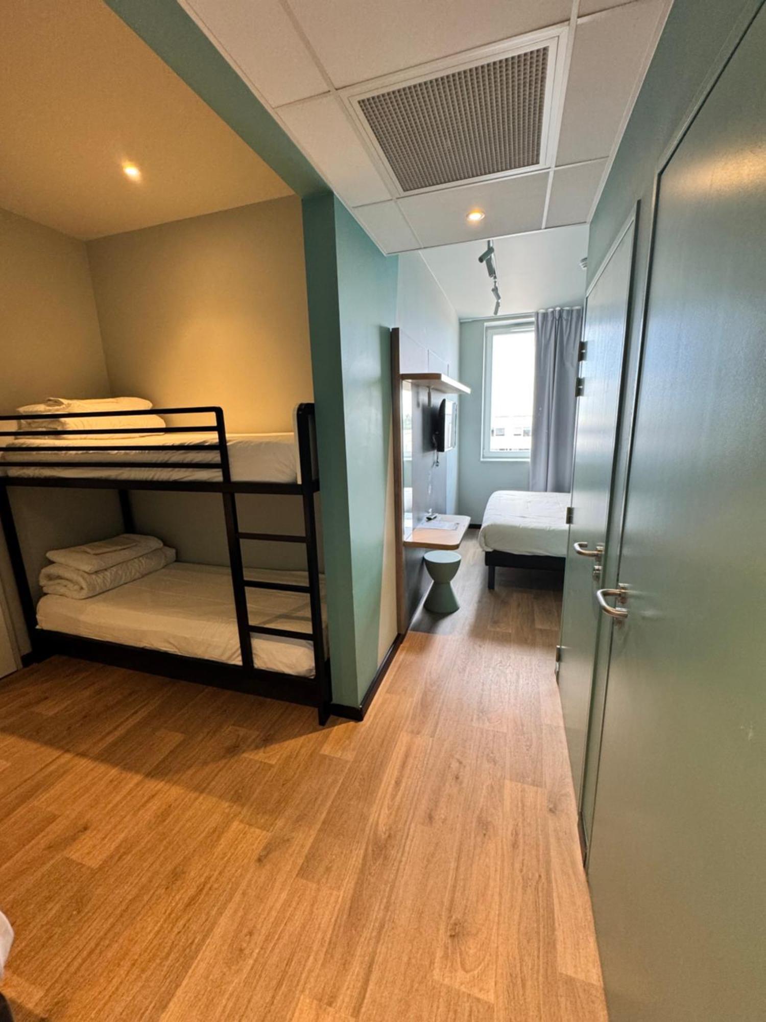 Kamer met 1 Tweepersoonsbed en 2 Aparte Bedden