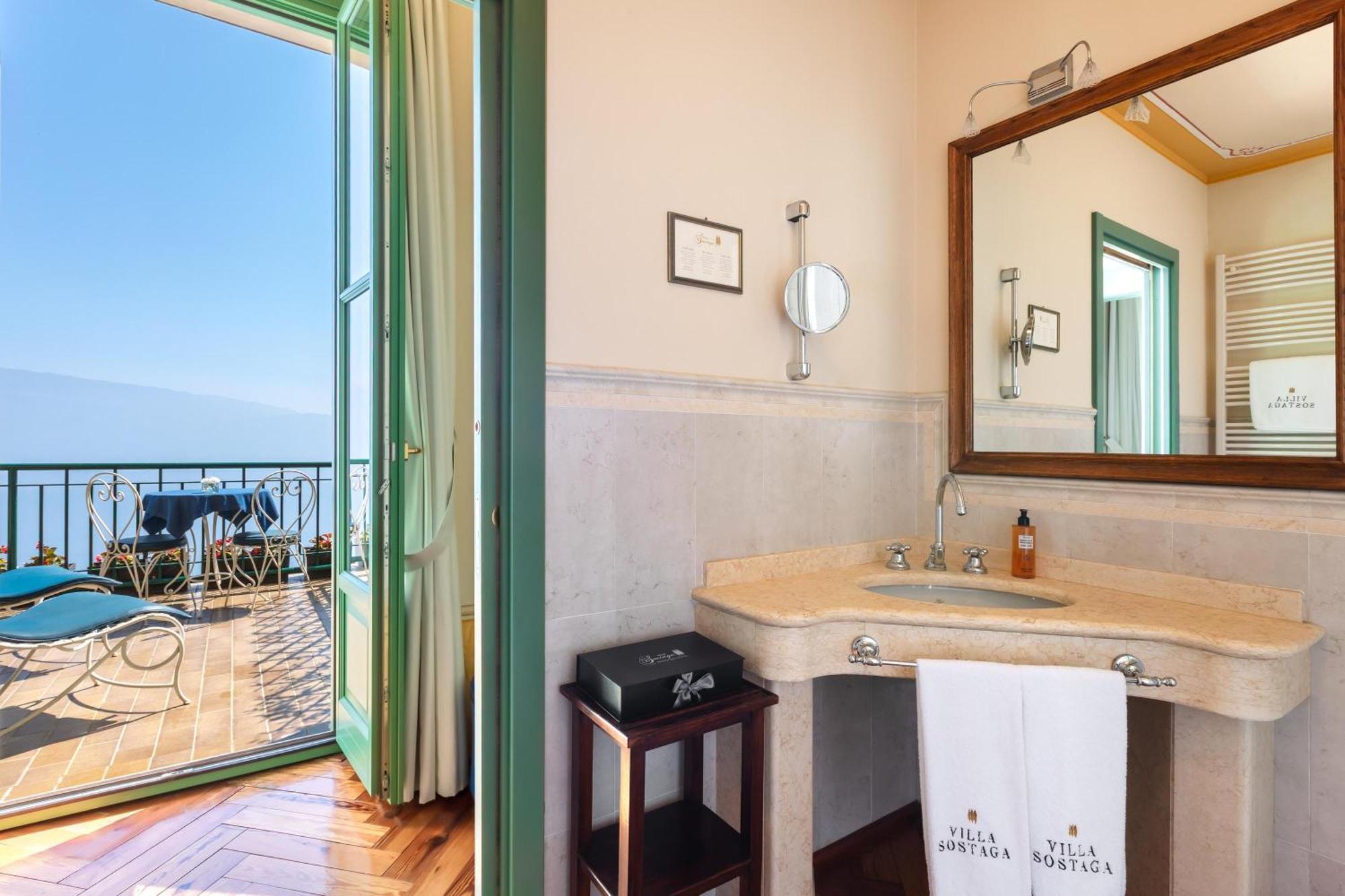 Junior Suite con Terrazza e Vista Lago - Villa