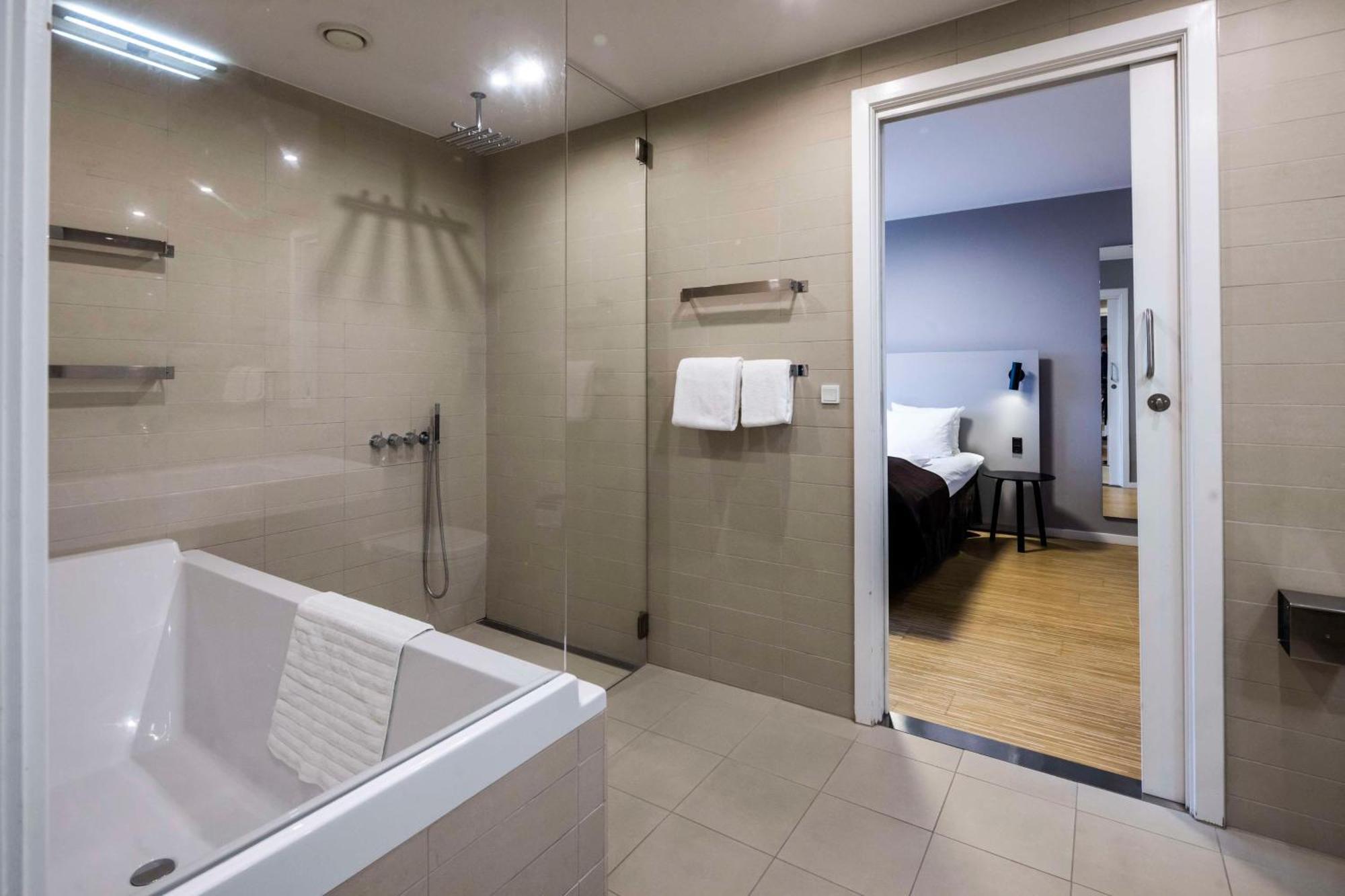 Suite Balcony,1671877433:JPEG