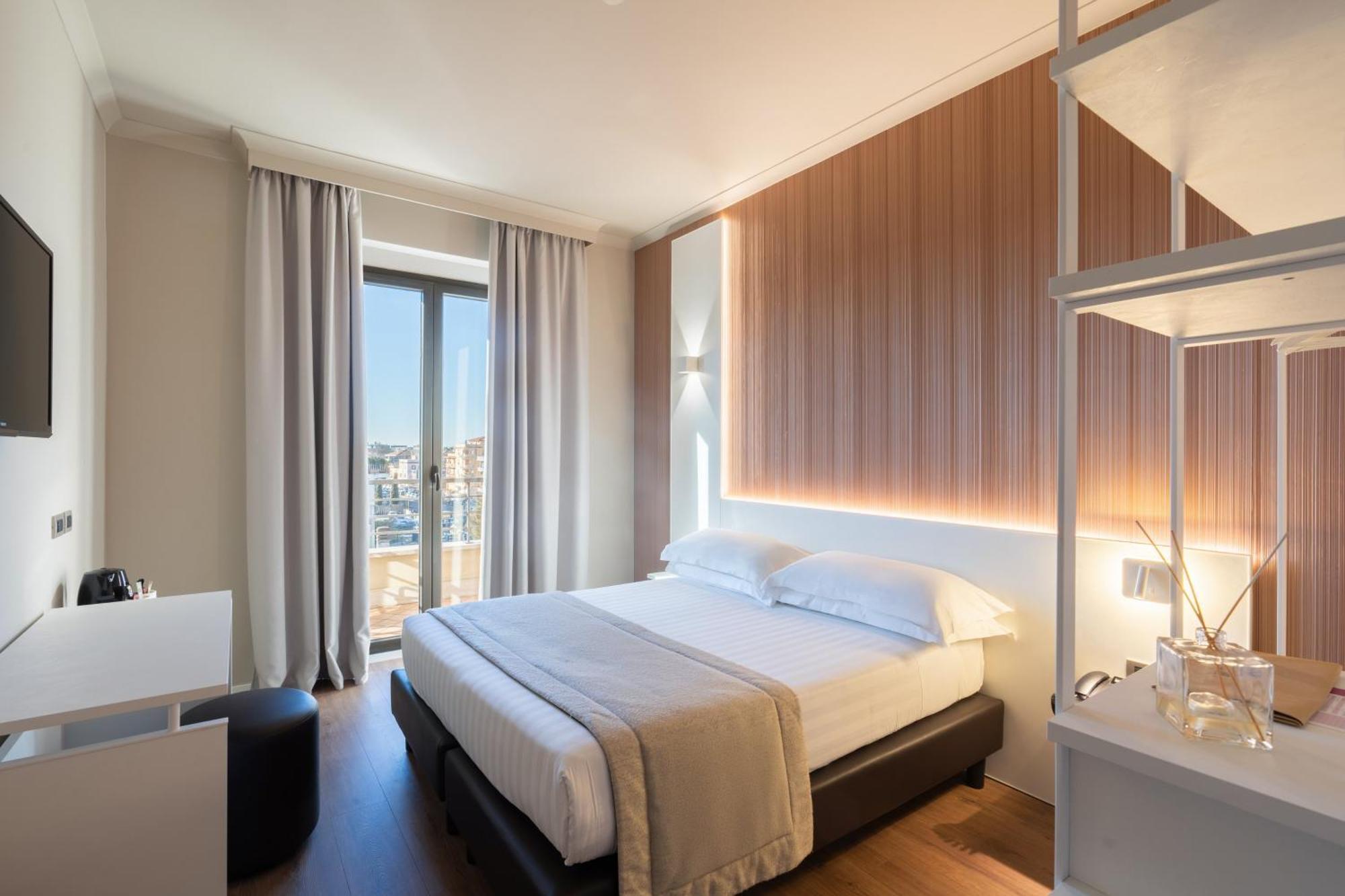 Premium King Room with Balcony,1672563641:JPEG