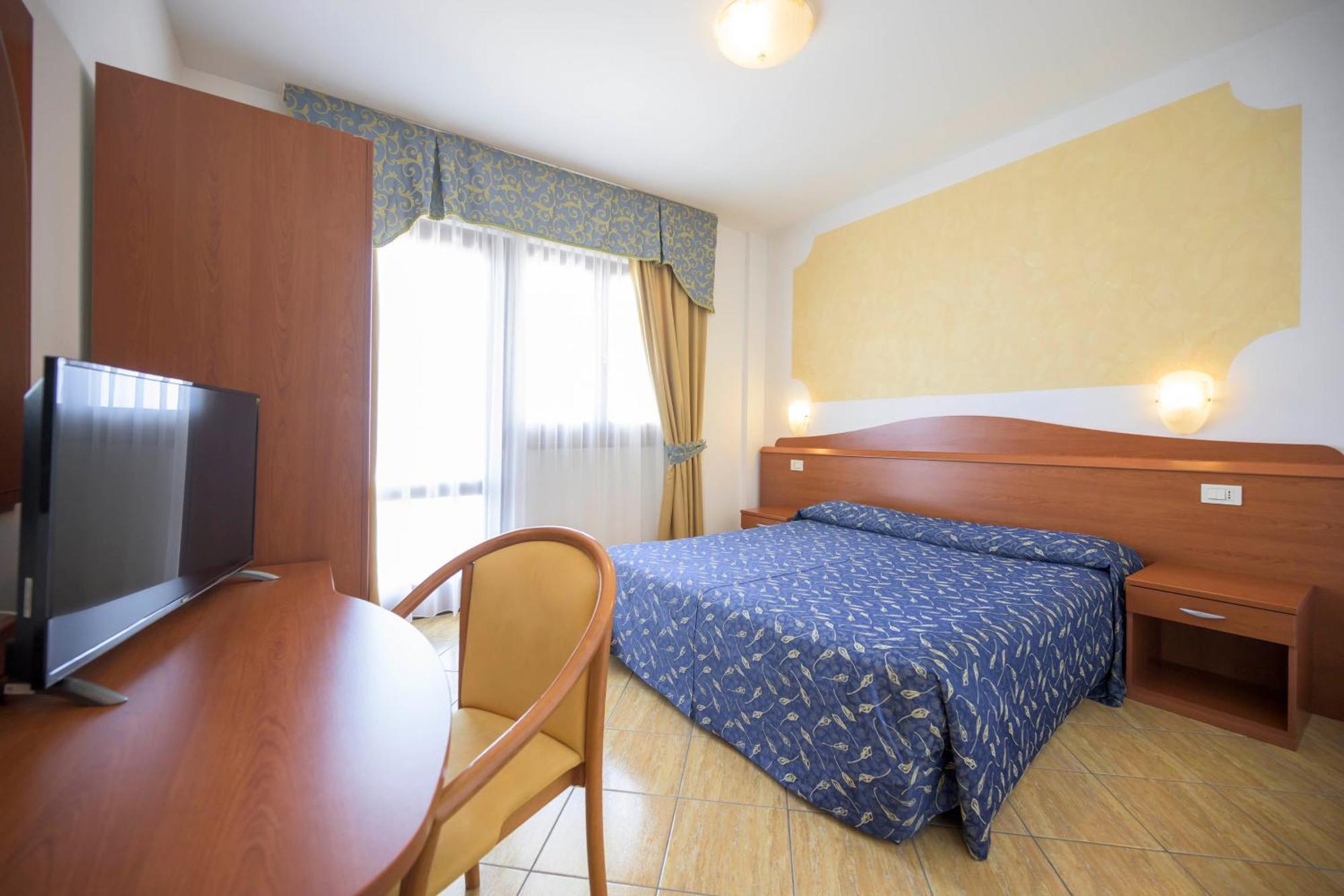 Zweibettzimmer mit Balkon oder Terrasse und Bergblick