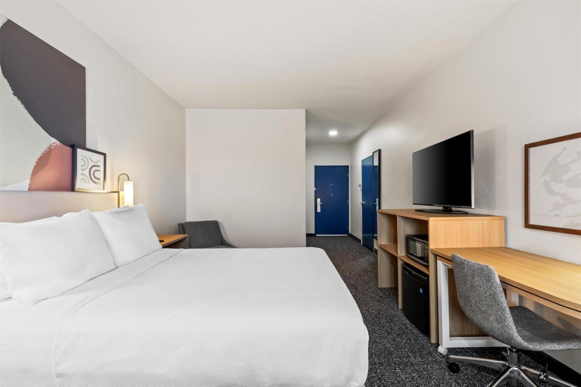 Queen Room with Bath Tub - Disability Access