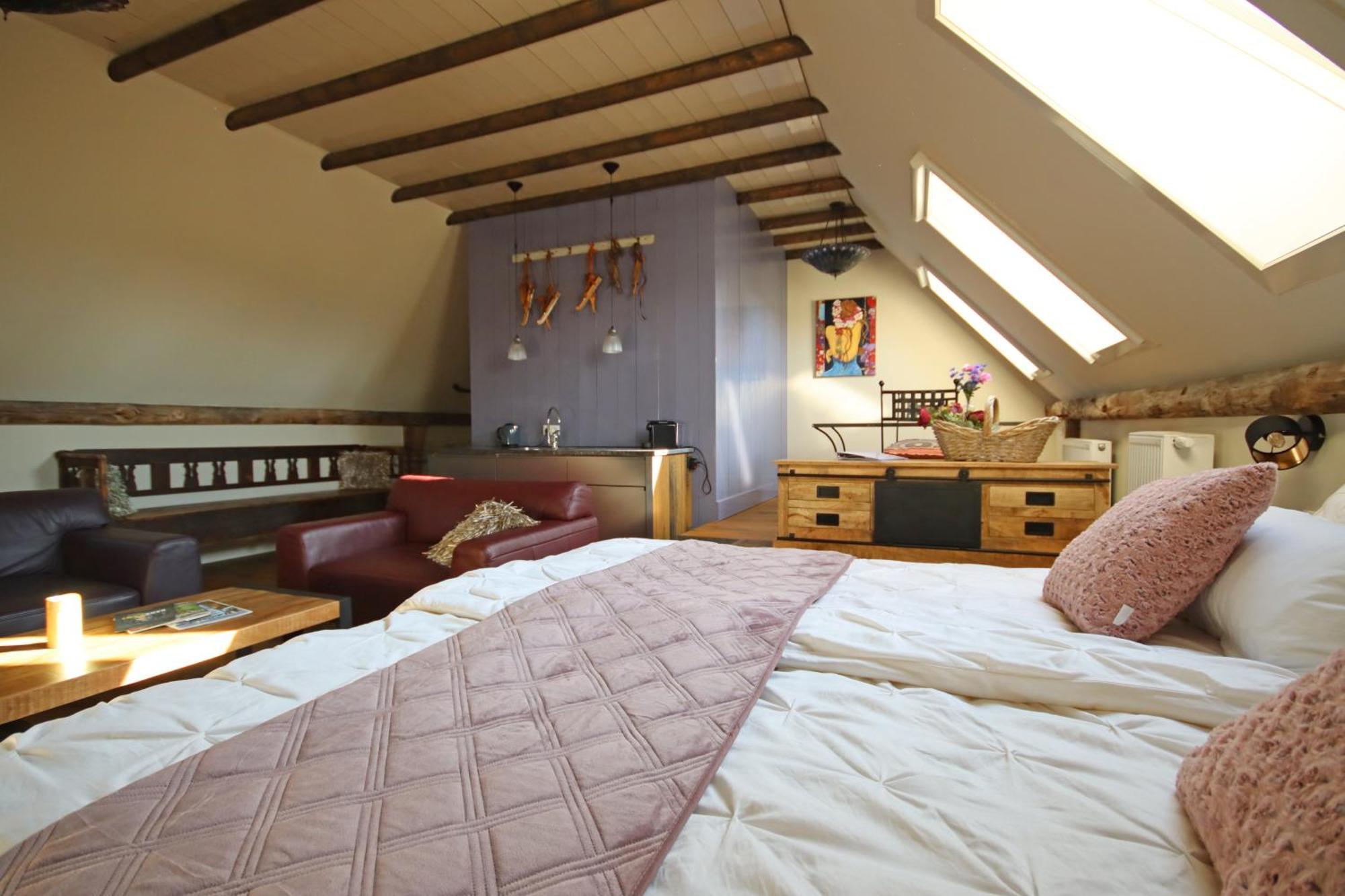 Deluxe Queen Room,1674774152:JPEG