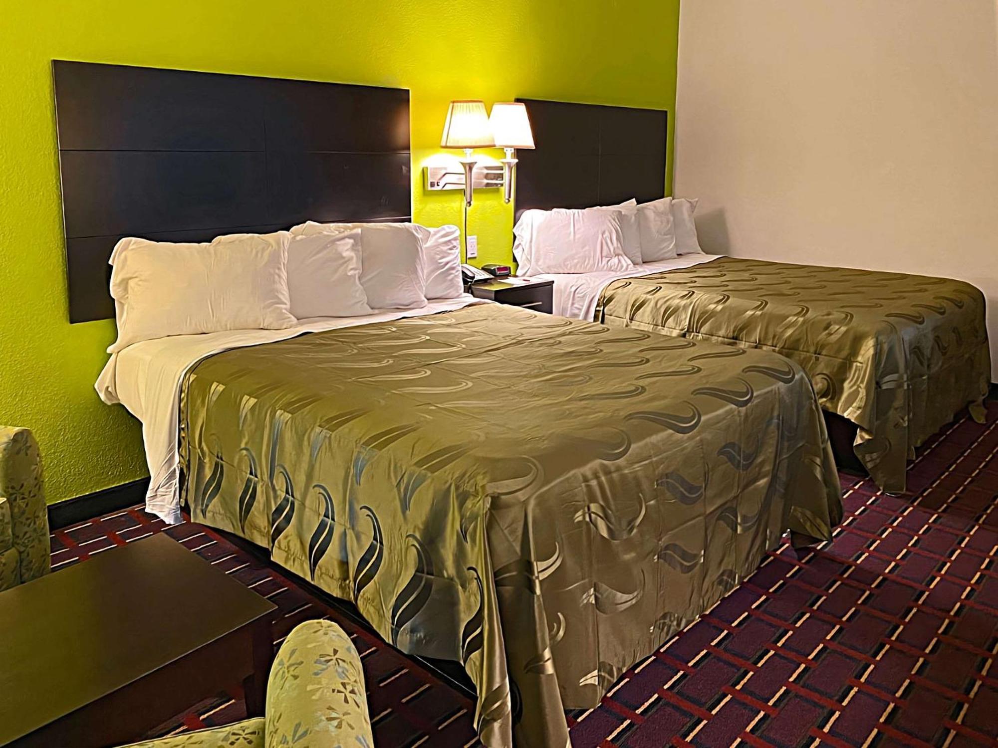 Queen Room with Two Queen Beds - Smoking