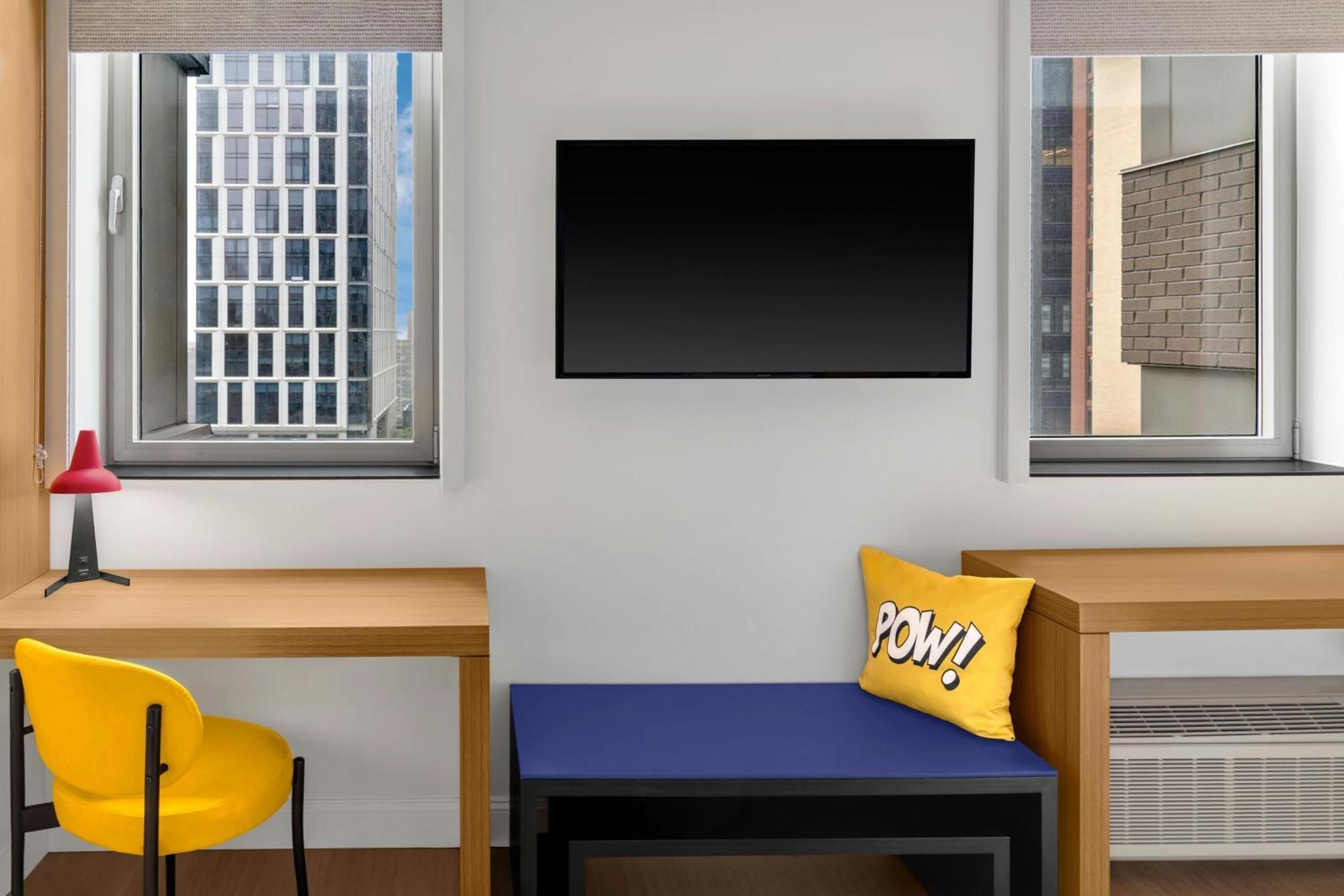 Suite, 1 King, Sofa bed, Corner room,1672574615:JPEG