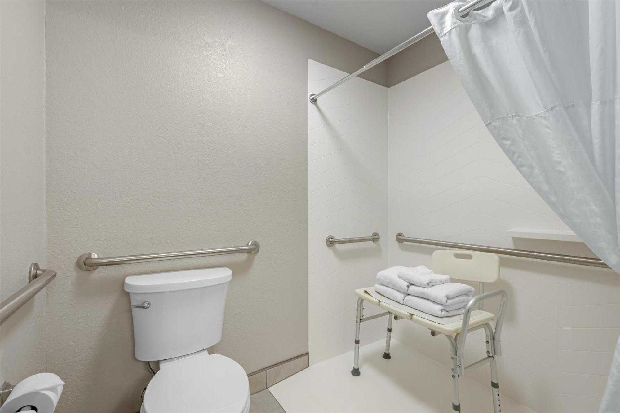 Double Room with Two Double Beds with Bath Tub - Mobility Accessible/Non-Smoking