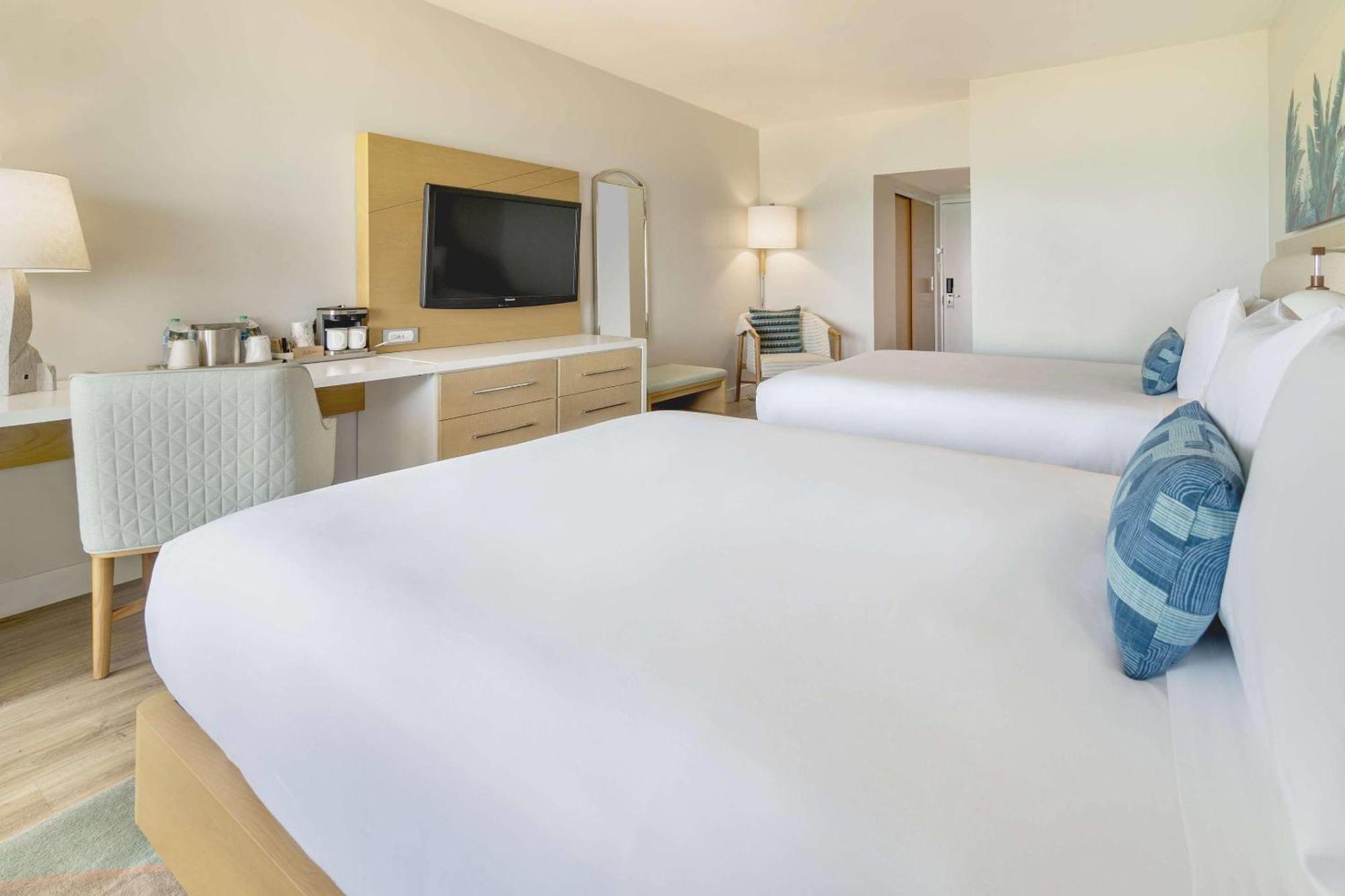 Two Queen Beds Oceanfront Balcony,1341524828:JPEG