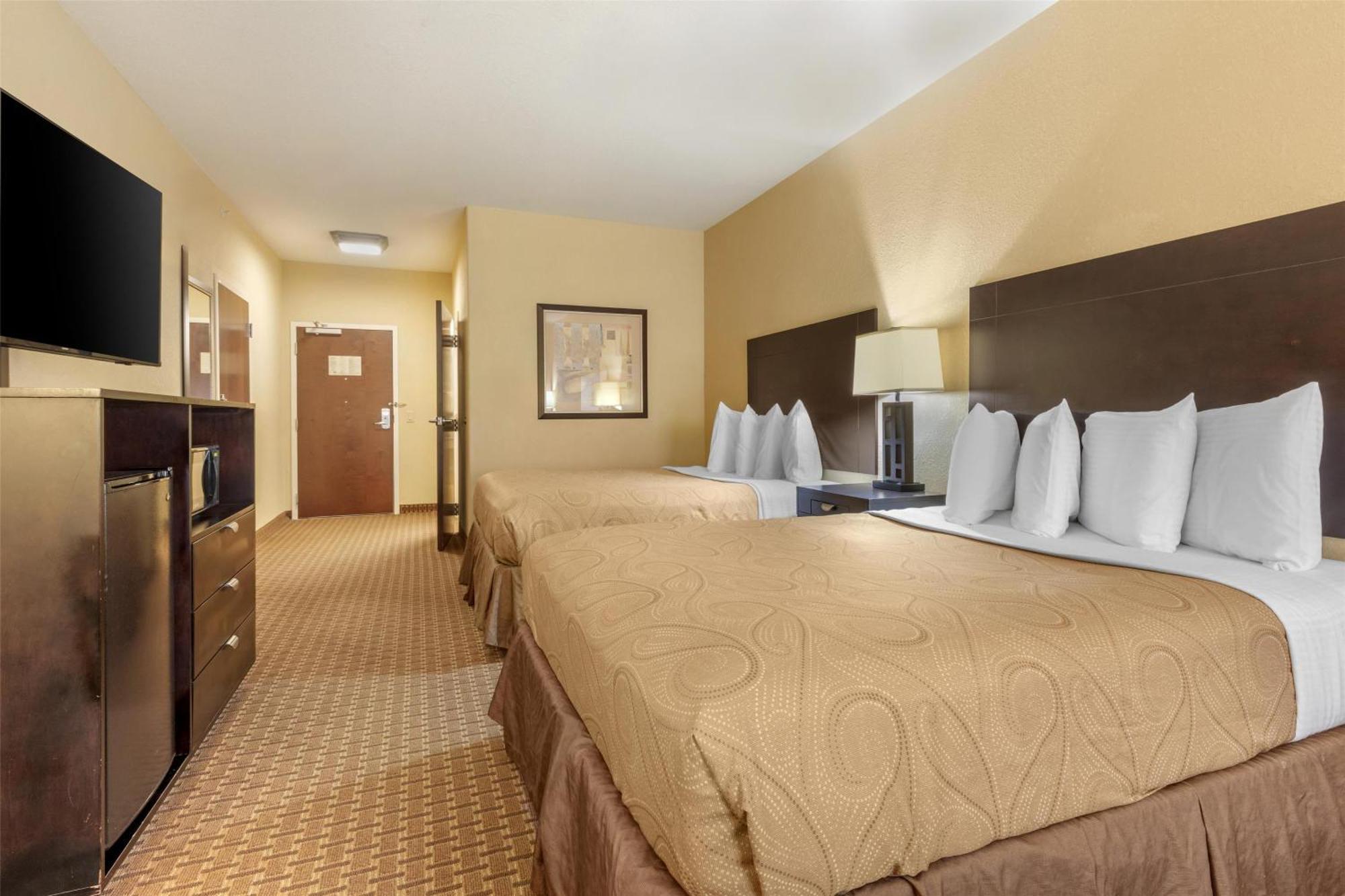 Queen Room with Two Queen Beds and Bath Tub - Disability Access/Non-Smoking