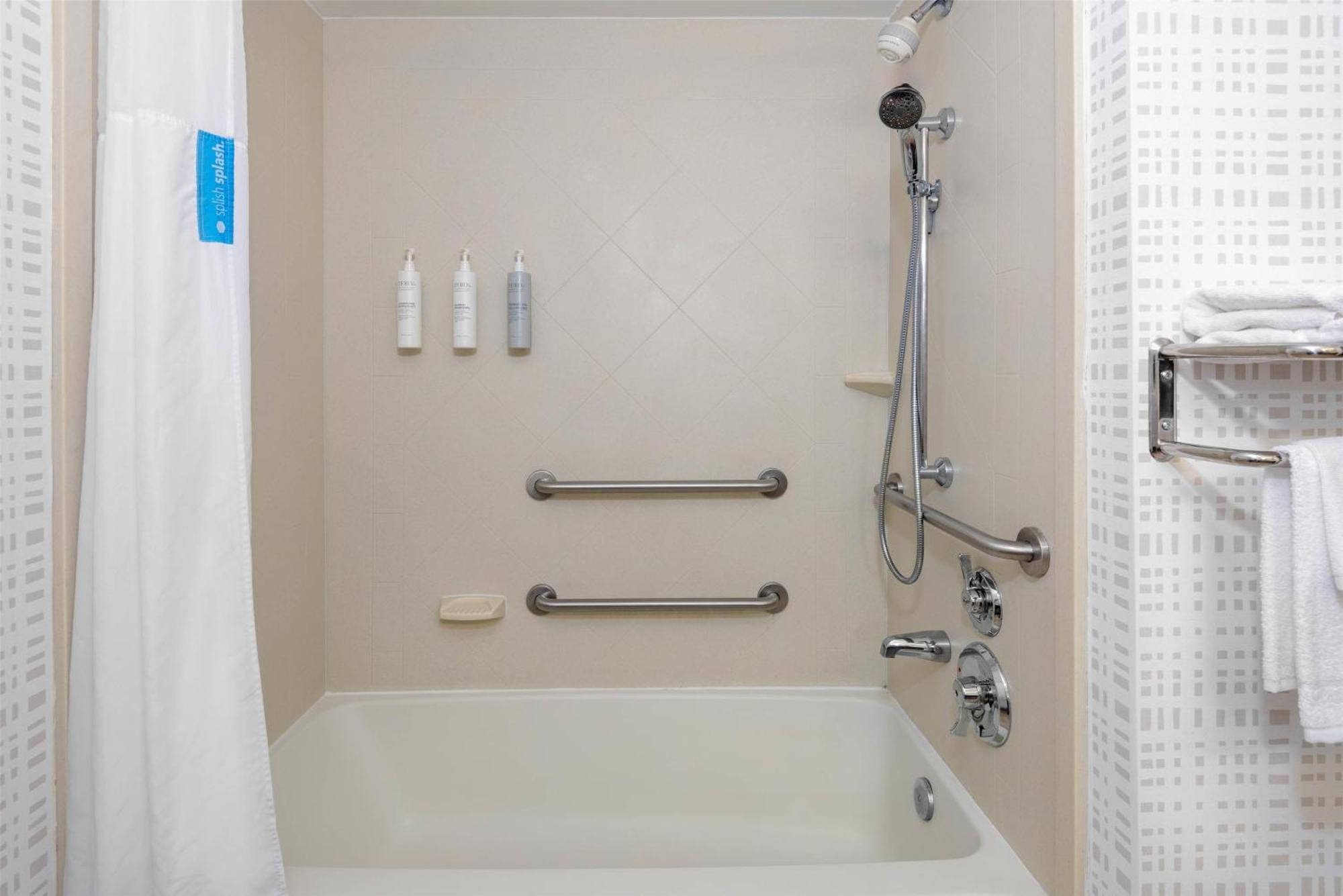King Room with Accessible Tub - Mobility and Hearing Access/Non-Smoking