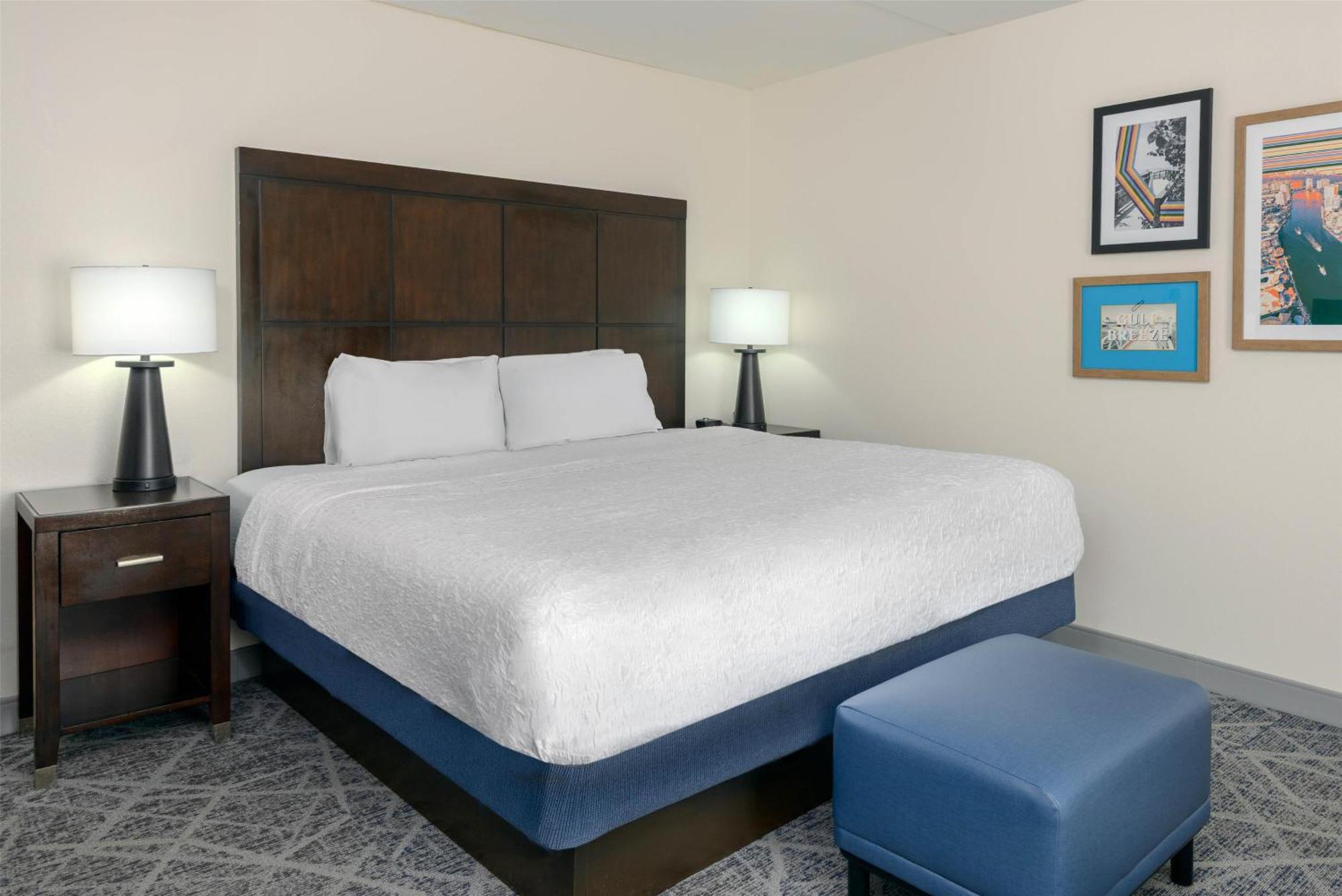 King Room with King Bed - Non-Smoking
