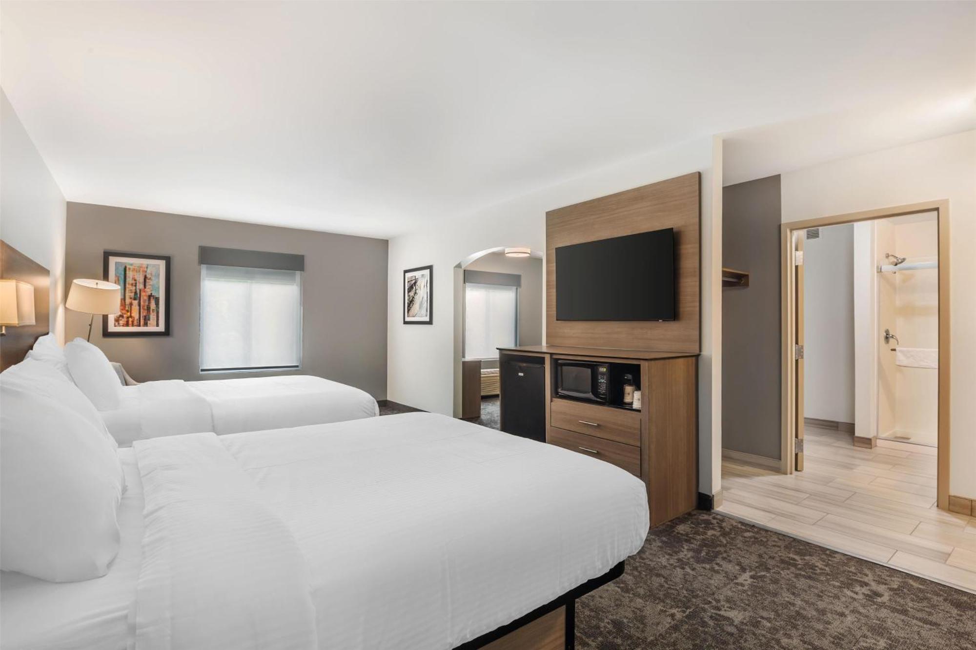 Queen Suite with Two Queen Beds and Sofa Bed - Non-Smoking