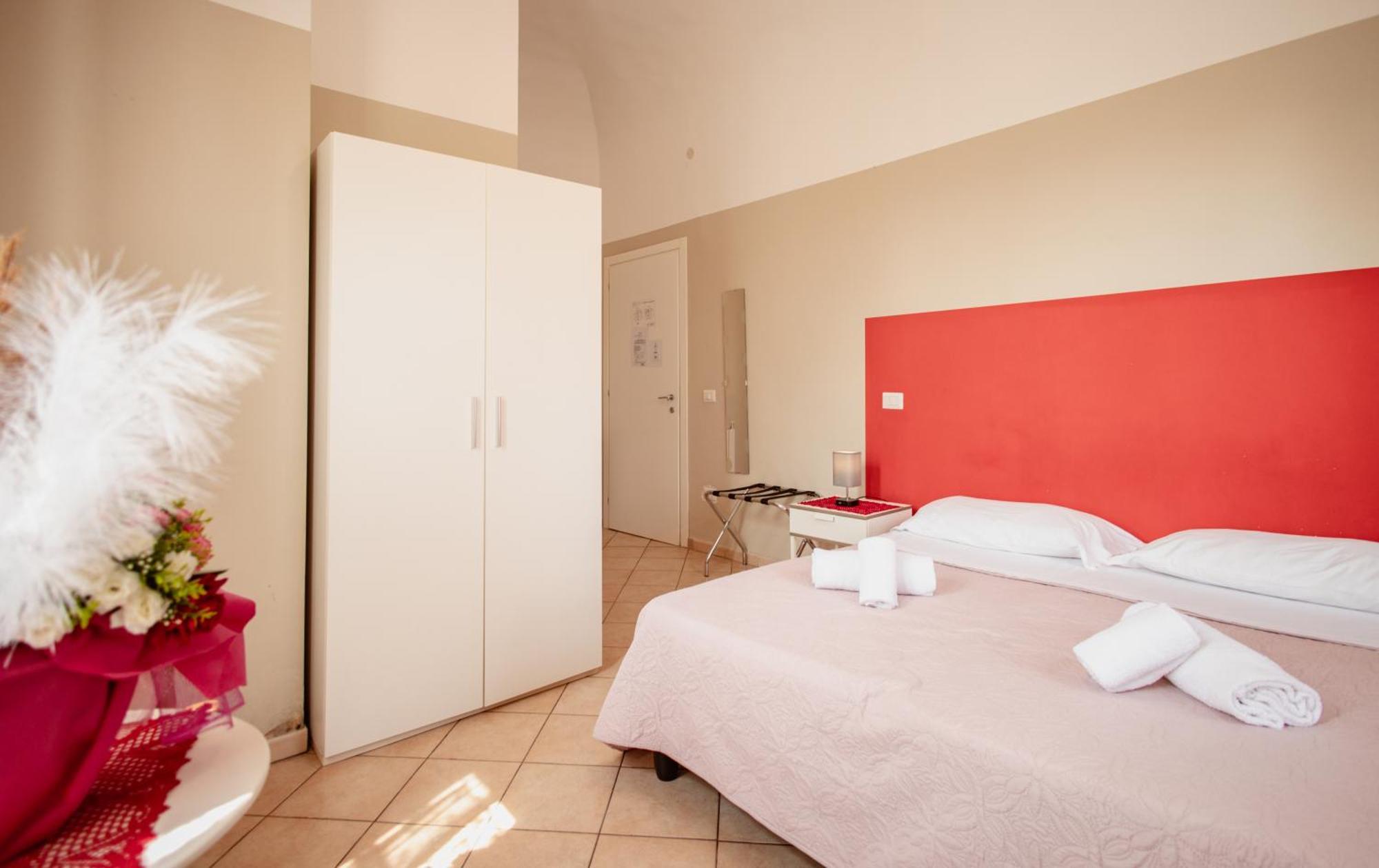 Camera Matrimoniale/Doppia con Letti Singoli con Letto Supplementare