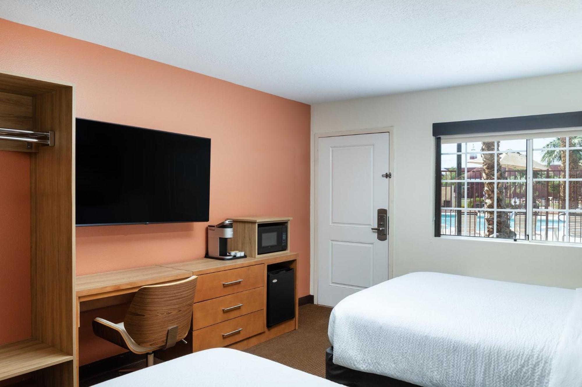 Standard Queen Room with Two Queen Beds and Courtyard Access