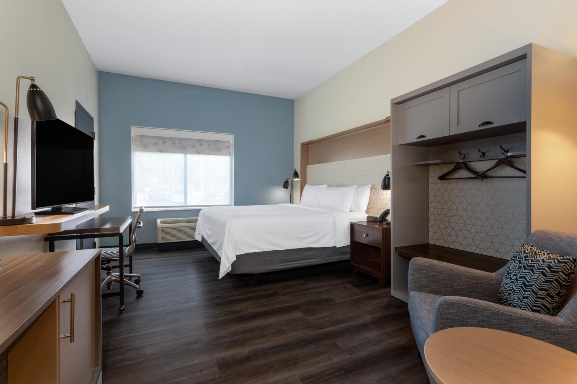 King Room - Communication/Mobility Accessible with Walk-In Shower
