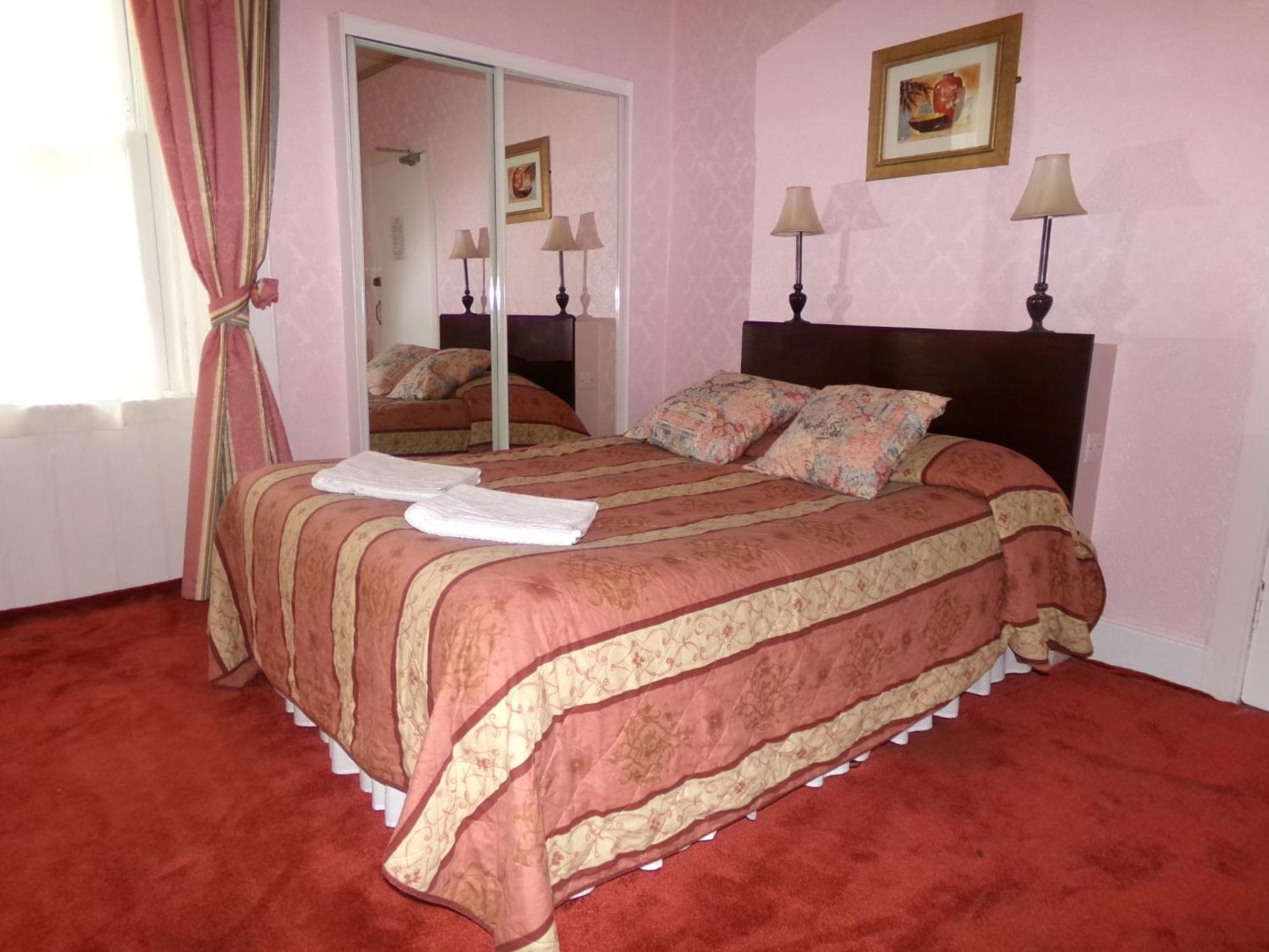 Quarto Duplo com Casa de Banho Privada