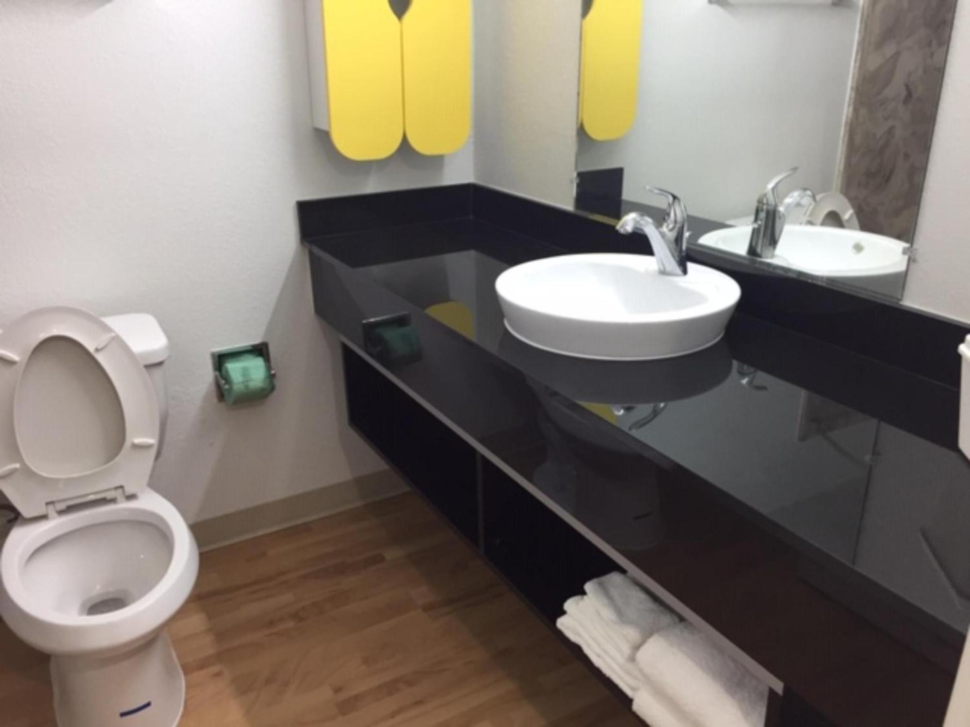 King Room - Disability Access - Non-Smoking